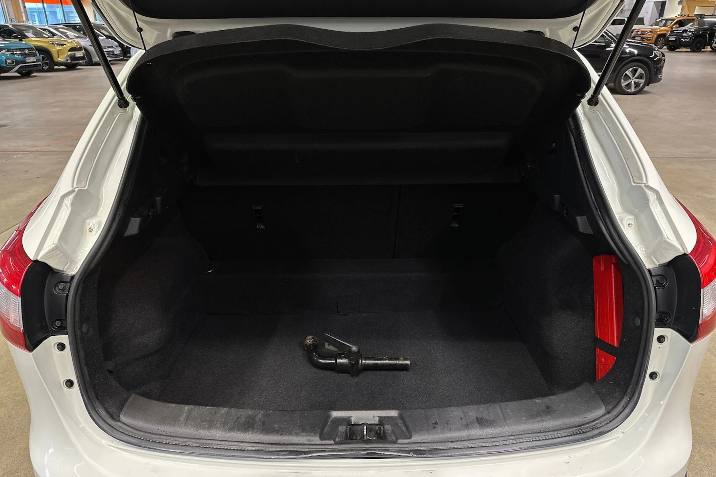 valkoinen Nissan Qashqai 2015 kuva 18.