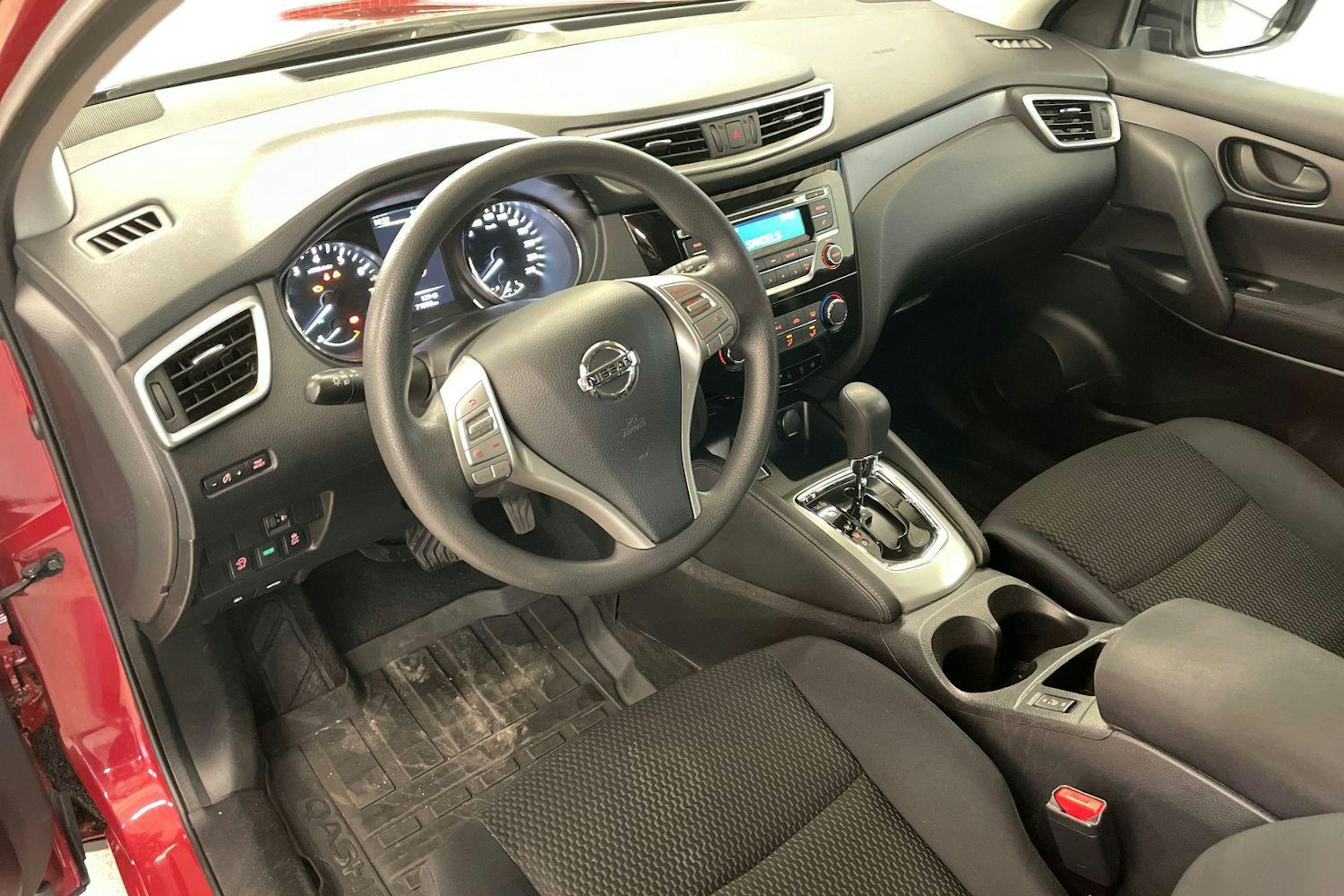 Punainen Nissan Qashqai 2016 kuva 7.