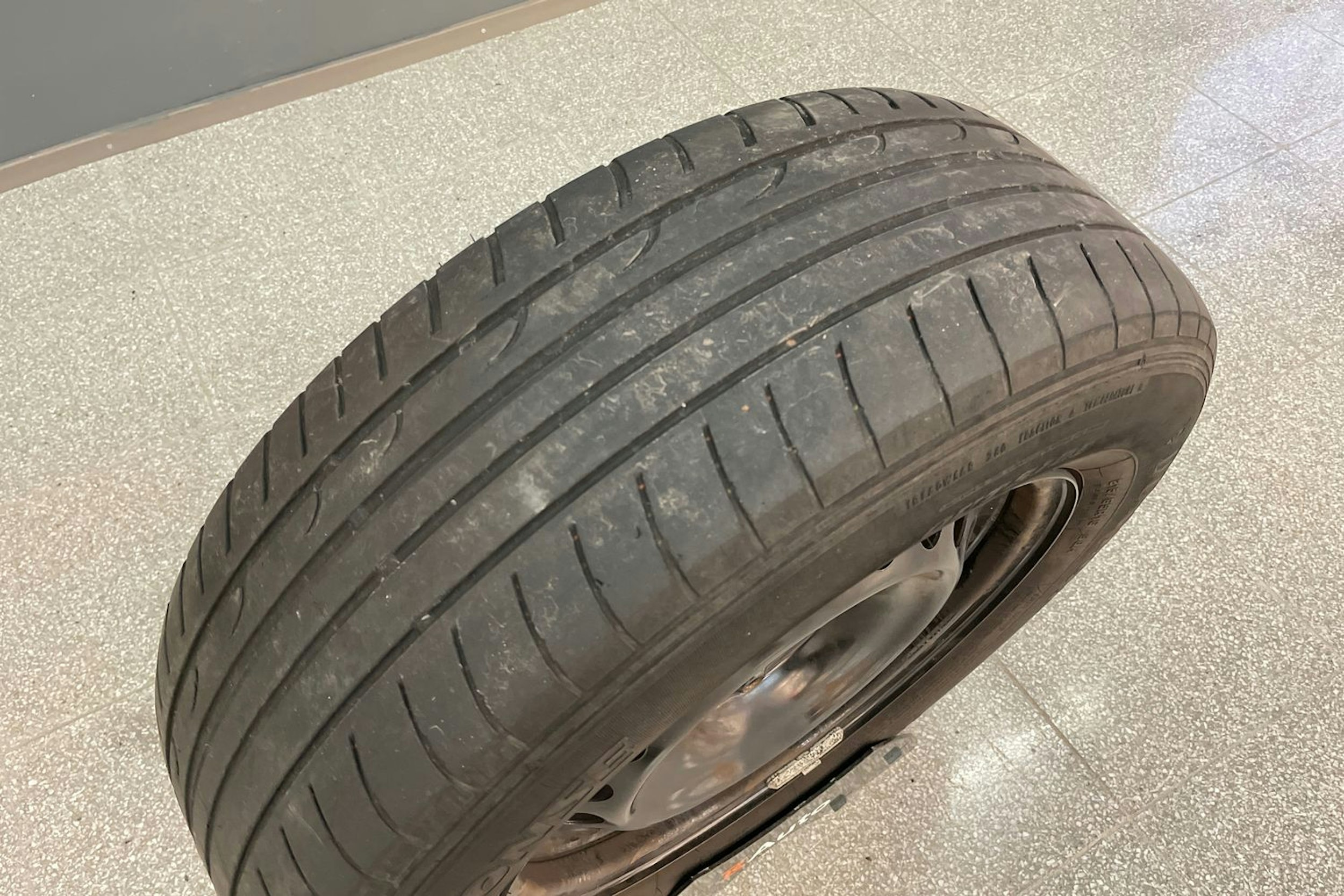 Punainen Nissan Qashqai 2016 kuva 15.