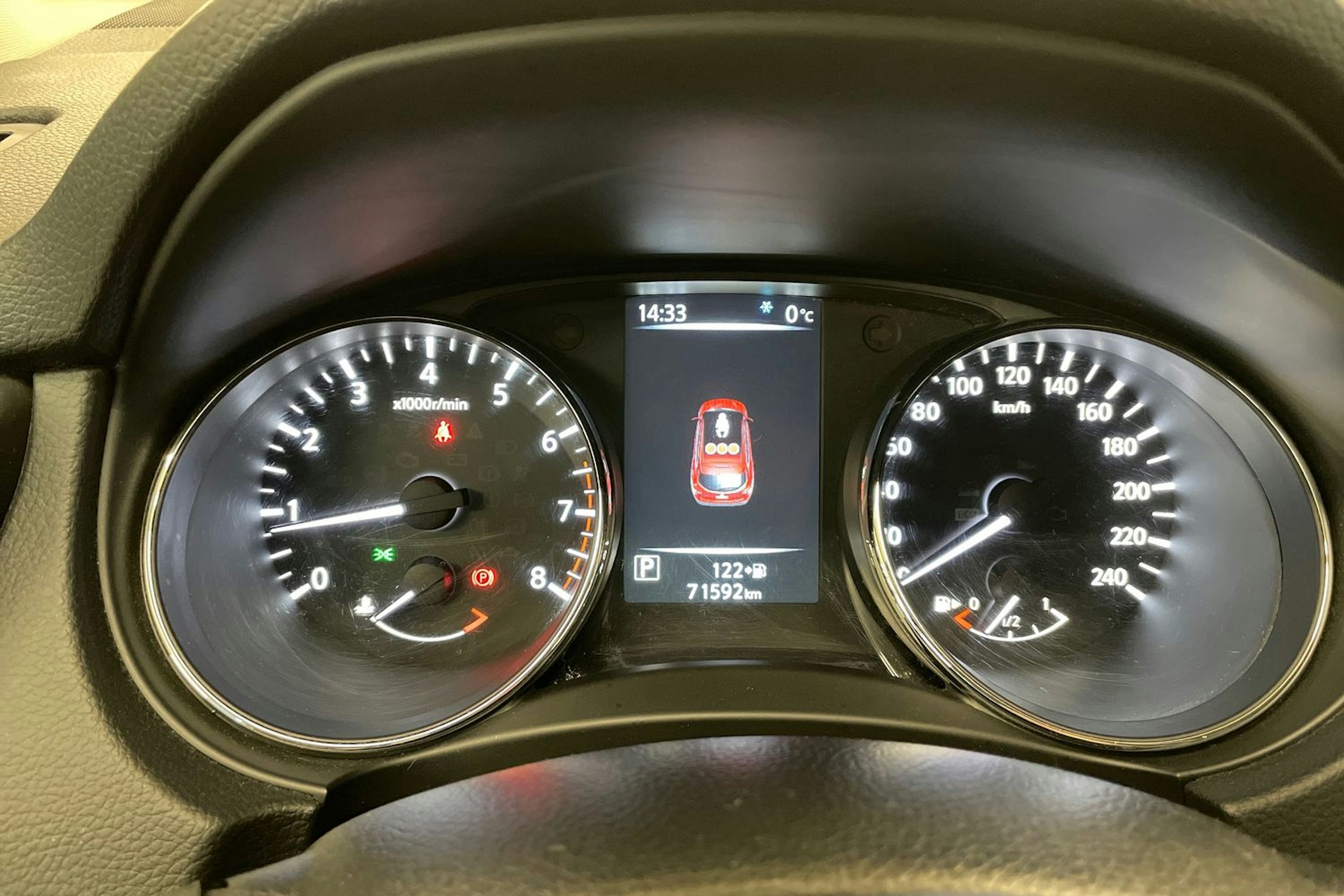 Punainen Nissan Qashqai 2016 kuva 16.