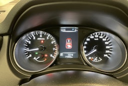 Punainen Nissan Qashqai 2016 kuva 16.