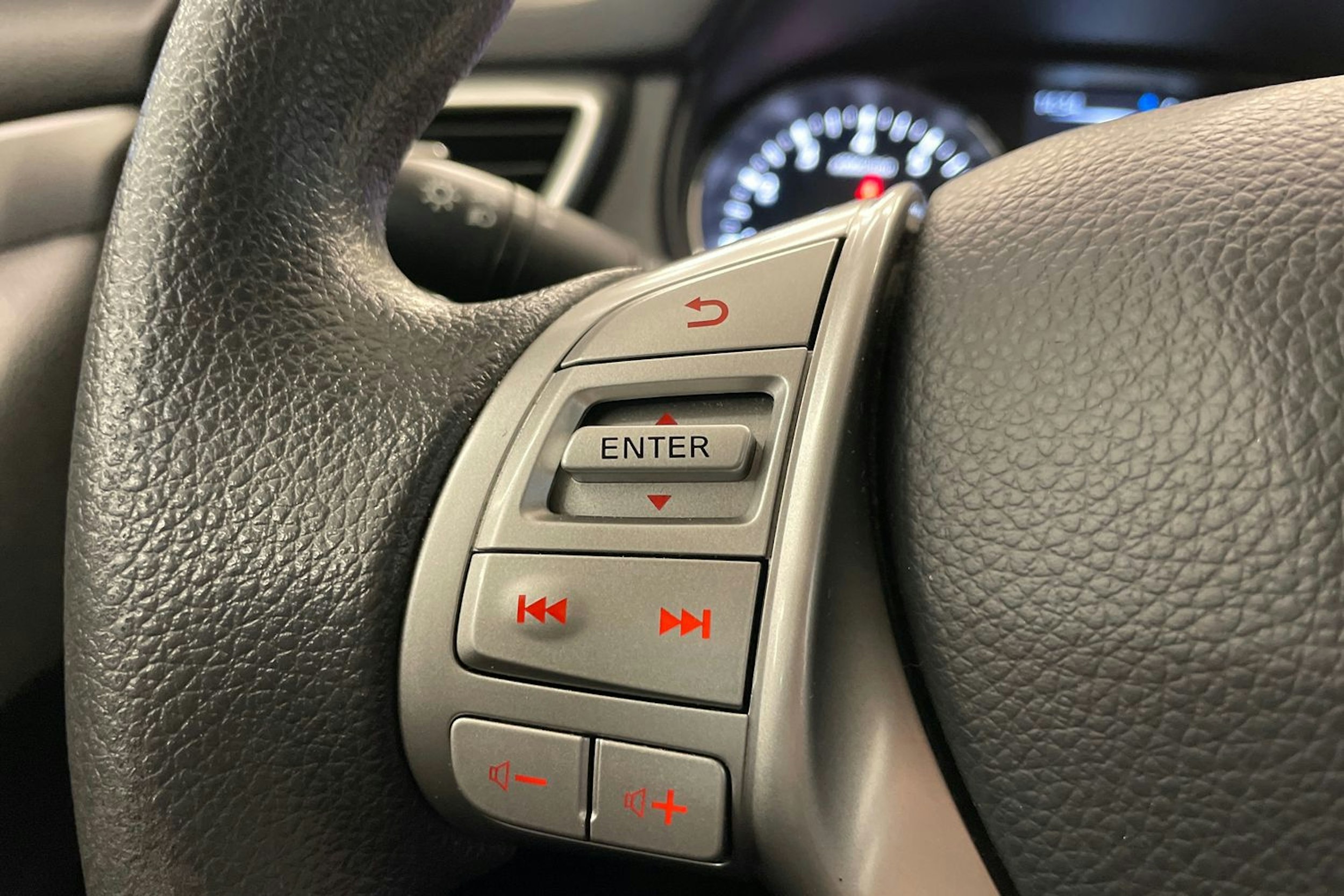 Punainen Nissan Qashqai 2016 kuva 18.