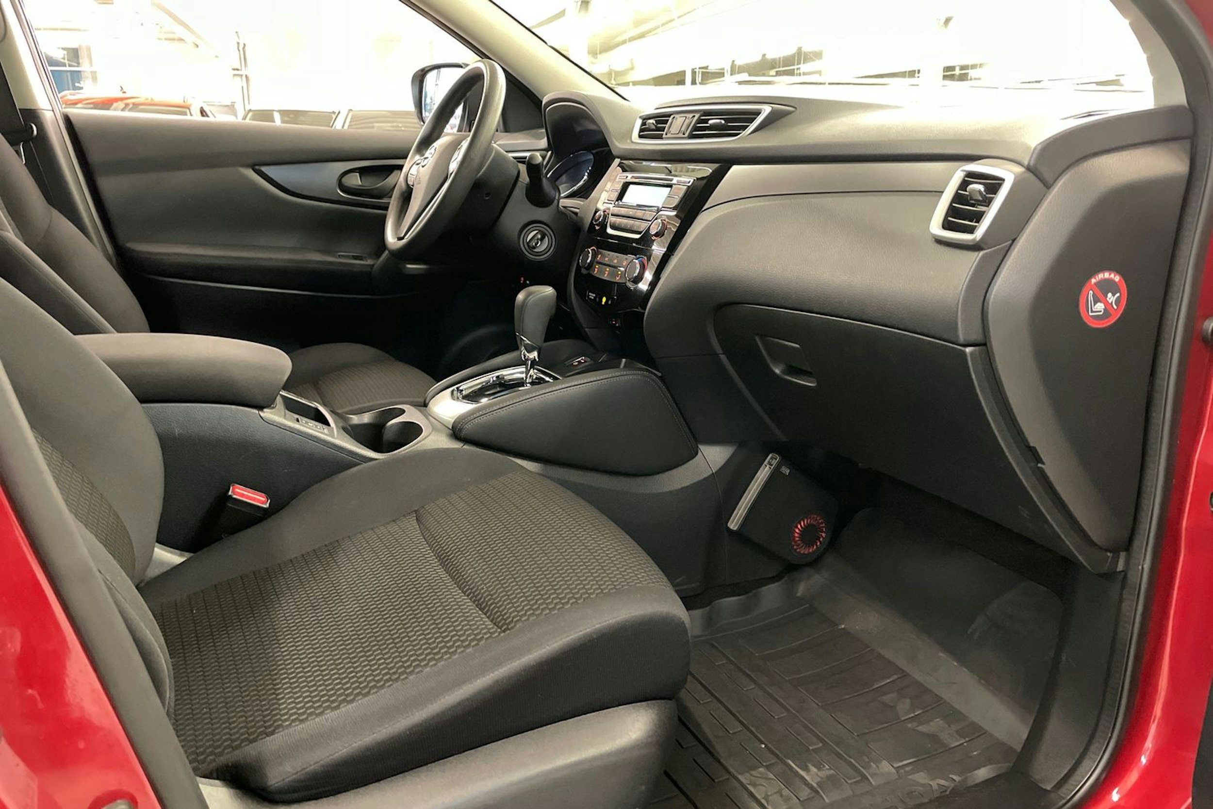 Punainen Nissan Qashqai 2016 kuva 21.