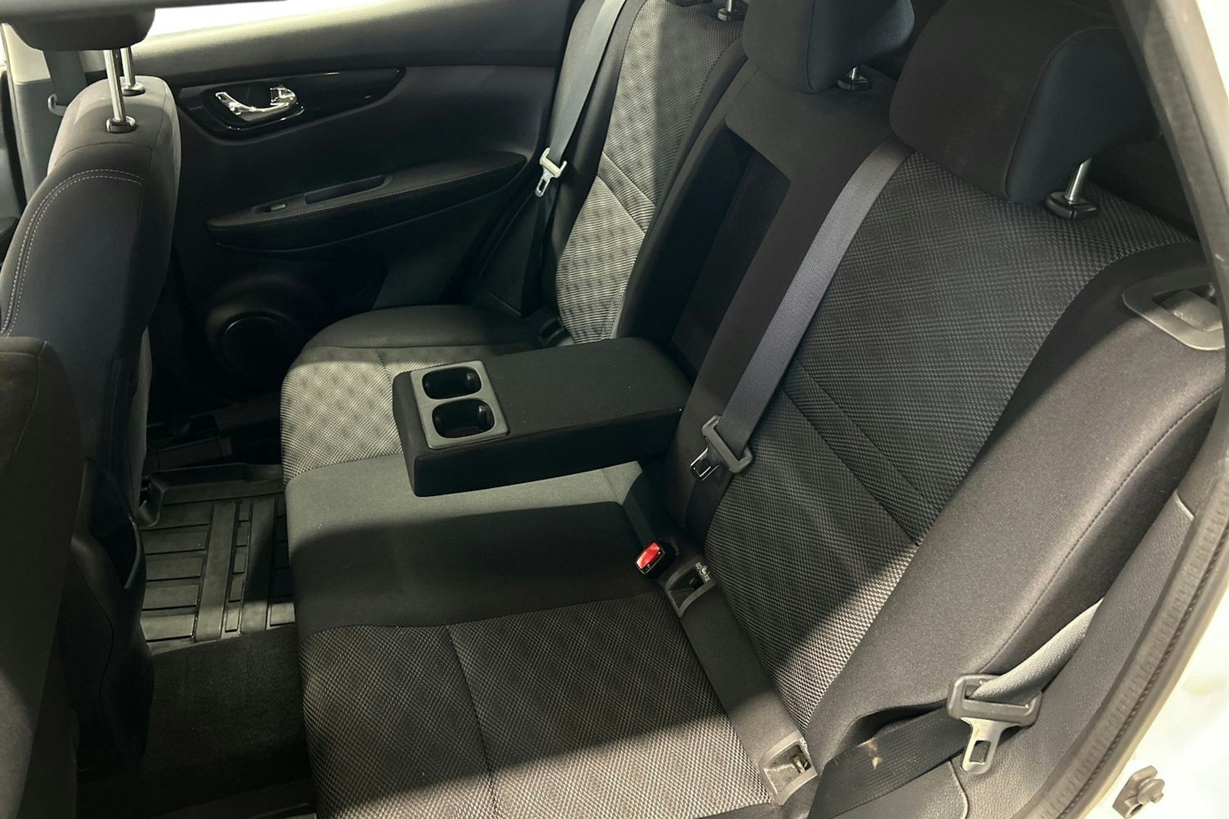valkoinen Nissan Qashqai 2016 kuva 10.