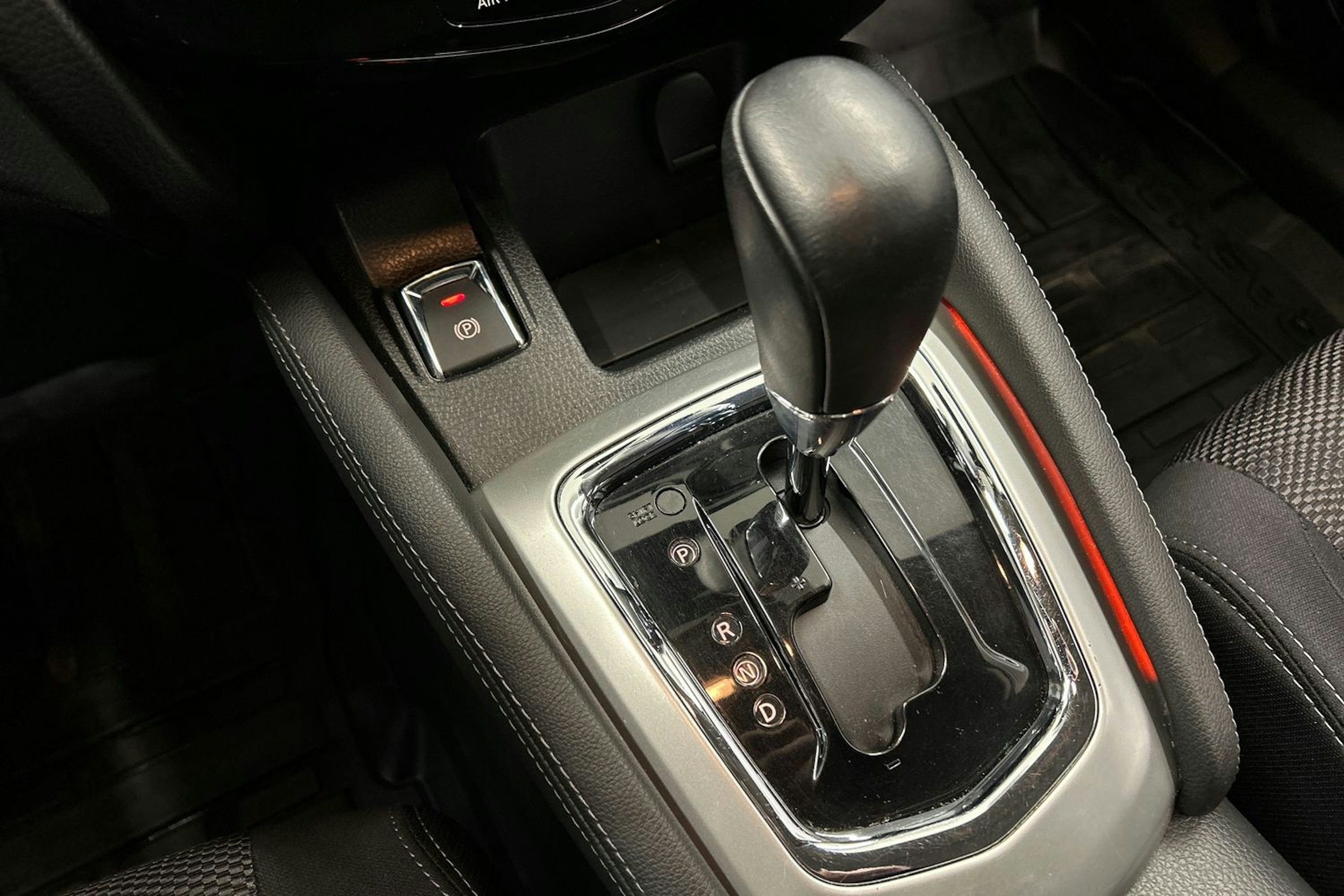 valkoinen Nissan Qashqai 2016 kuva 16.