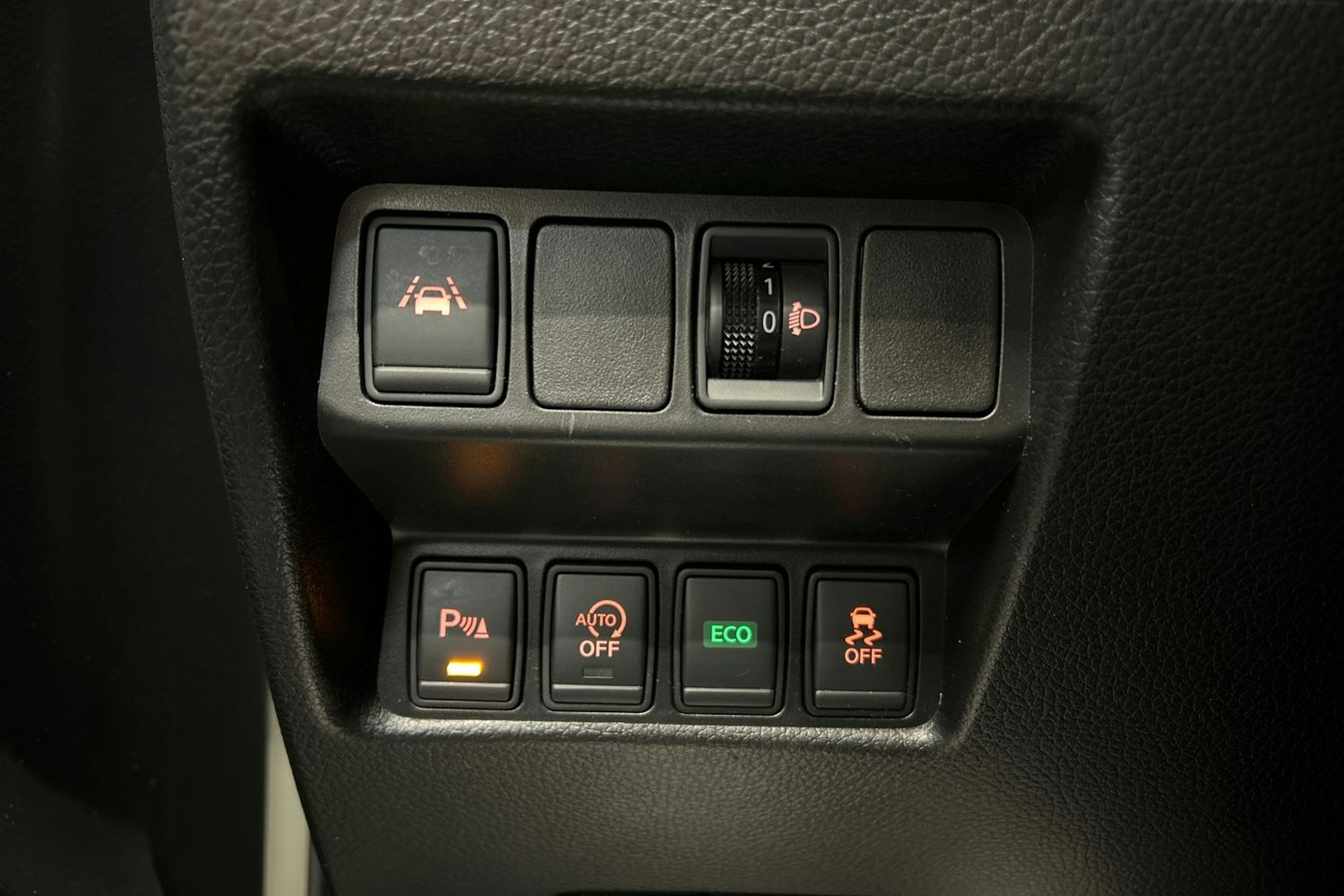 valkoinen Nissan Qashqai 2016 kuva 20.