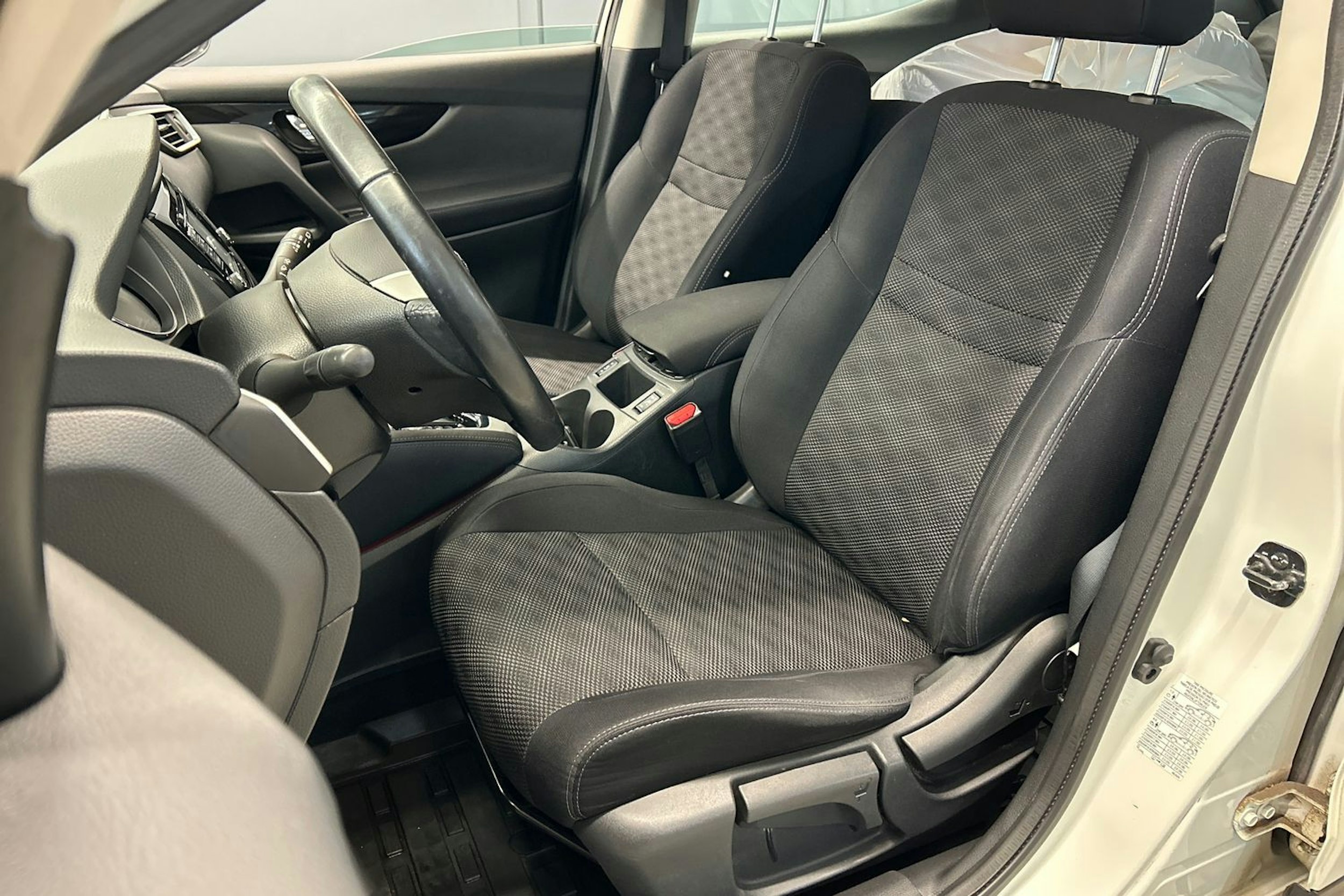 valkoinen Nissan Qashqai 2016 kuva 21.