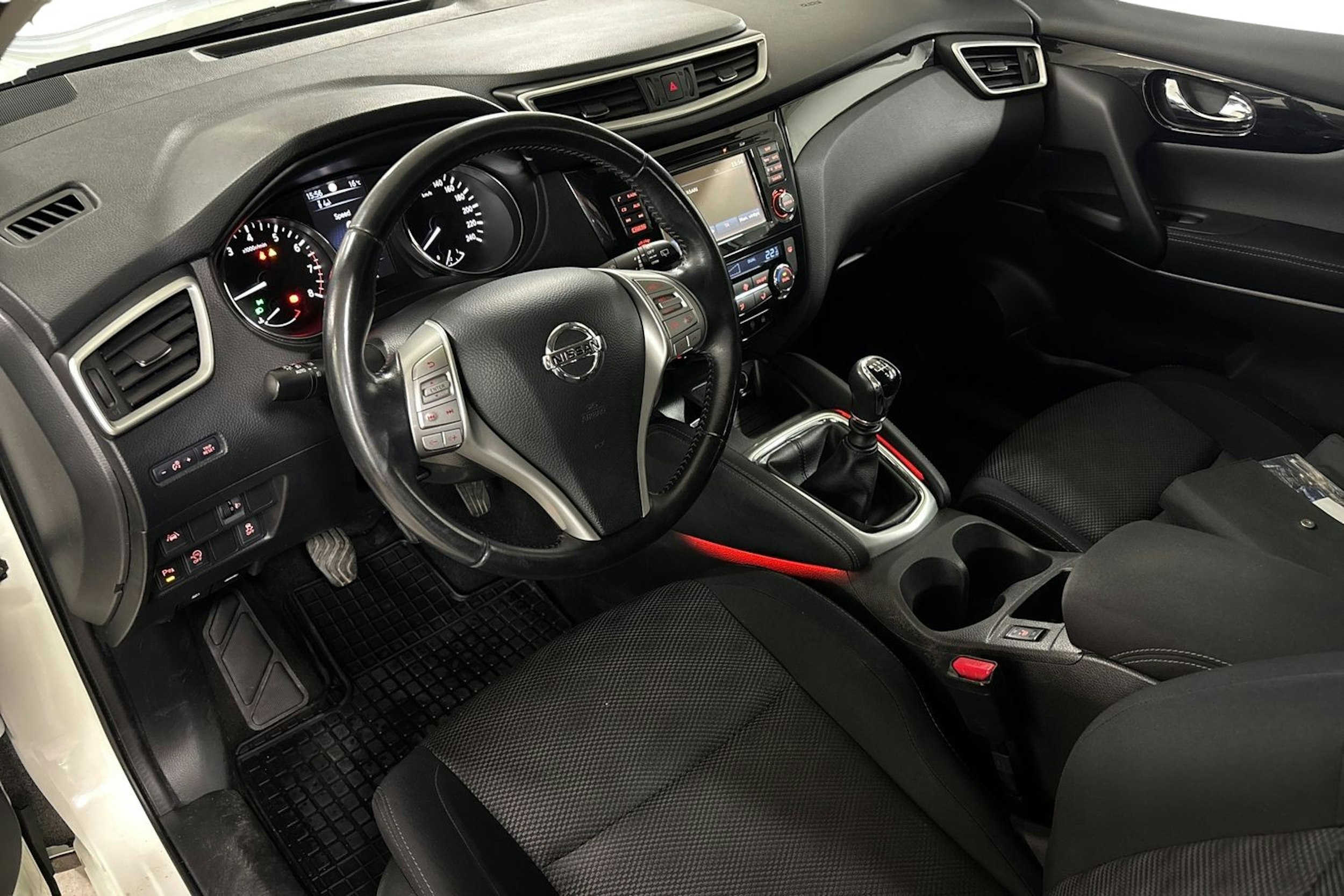 valkoinen Nissan Qashqai 2016 kuva 7.
