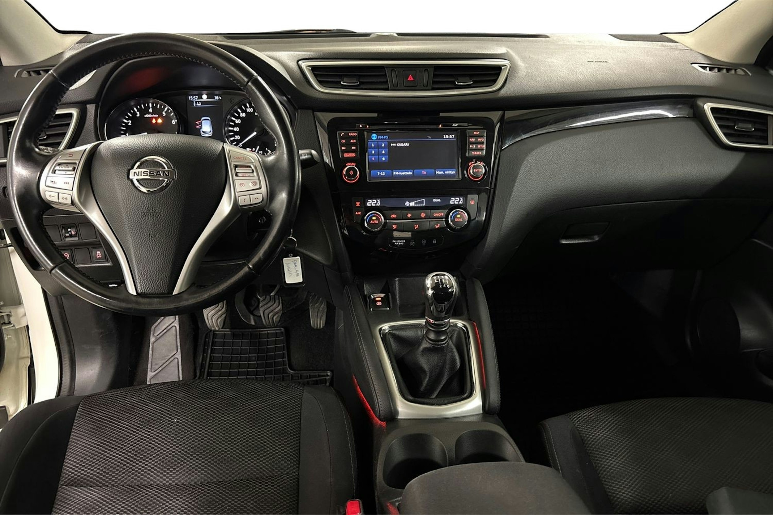 valkoinen Nissan Qashqai 2016 kuva 9.