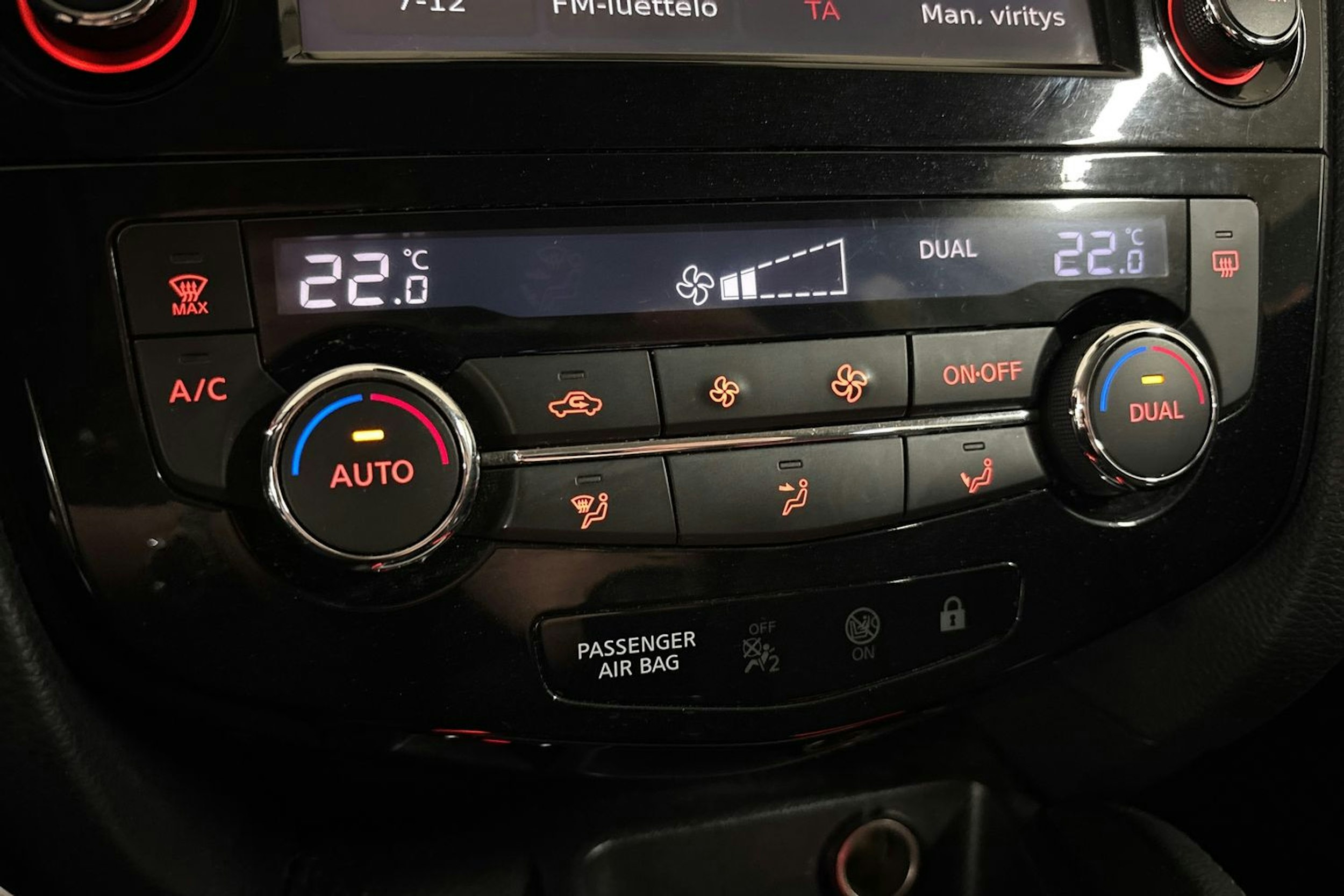 valkoinen Nissan Qashqai 2016 kuva 22.