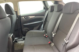 punainen Nissan Qashqai 2017 kuva 11.