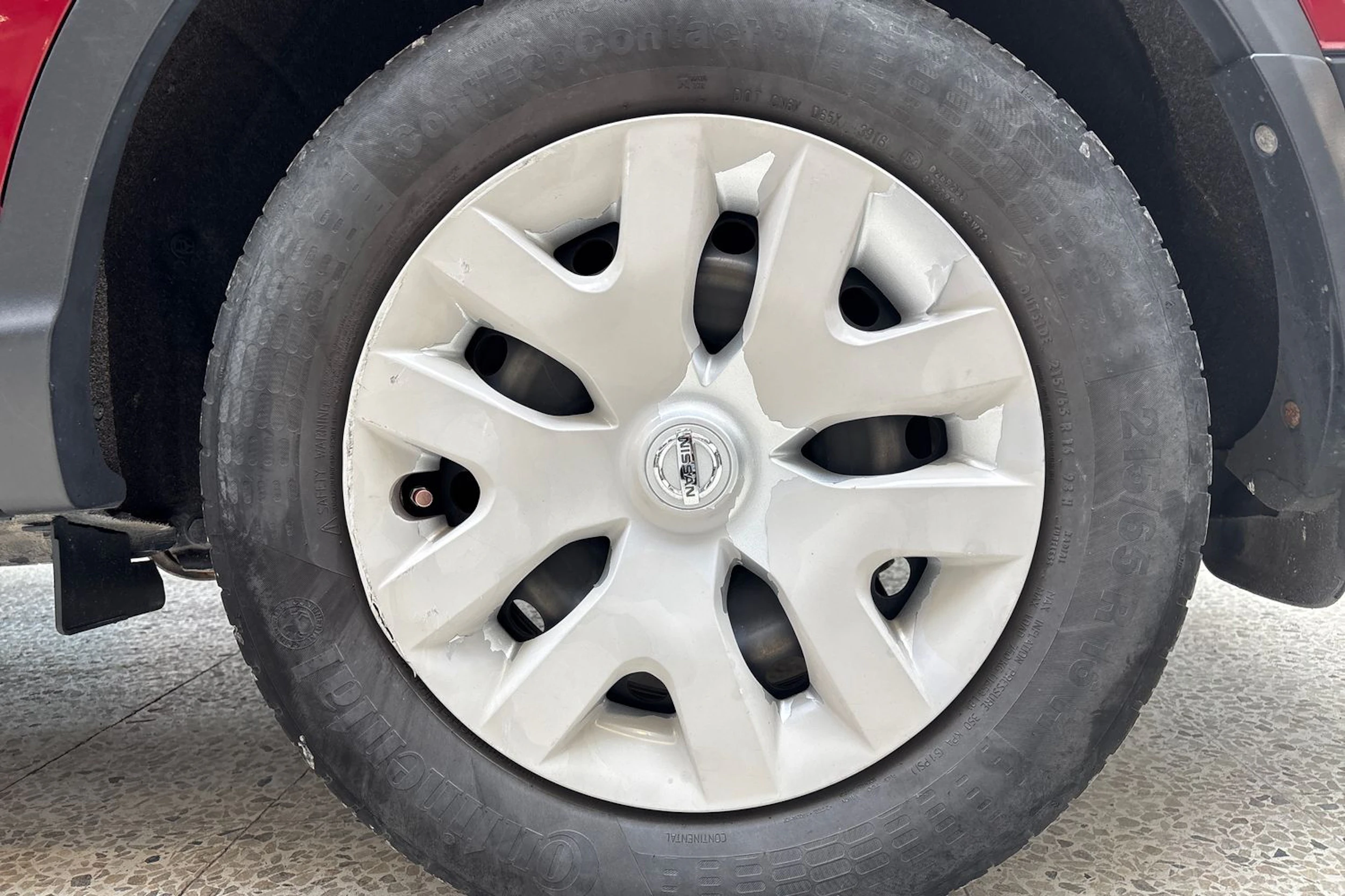 punainen Nissan Qashqai 2017 kuva 13.