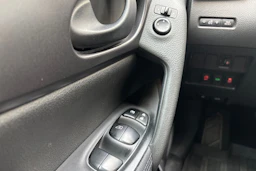 punainen Nissan Qashqai 2017 kuva 17.