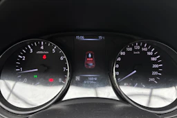 punainen Nissan Qashqai 2017 kuva 19.