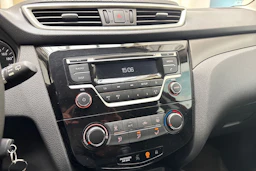 punainen Nissan Qashqai 2017 kuva 20.