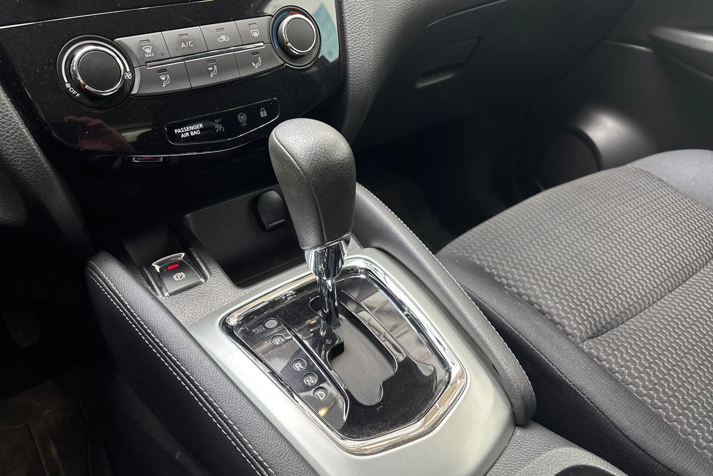 punainen Nissan Qashqai 2017 kuva 21.