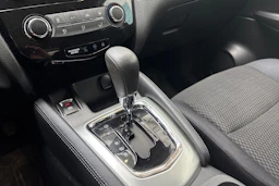 punainen Nissan Qashqai 2017 kuva 21.
