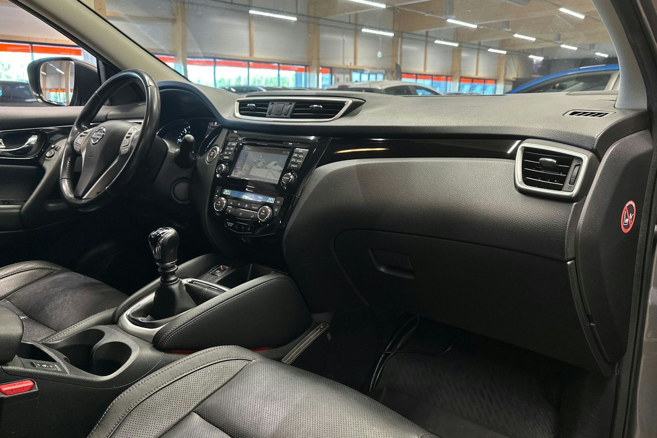 harmaa Nissan Qashqai 2016 kuva 14.