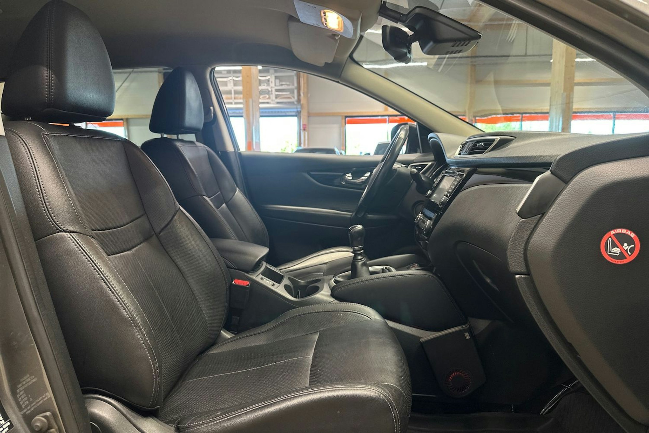 harmaa Nissan Qashqai 2016 kuva 15.
