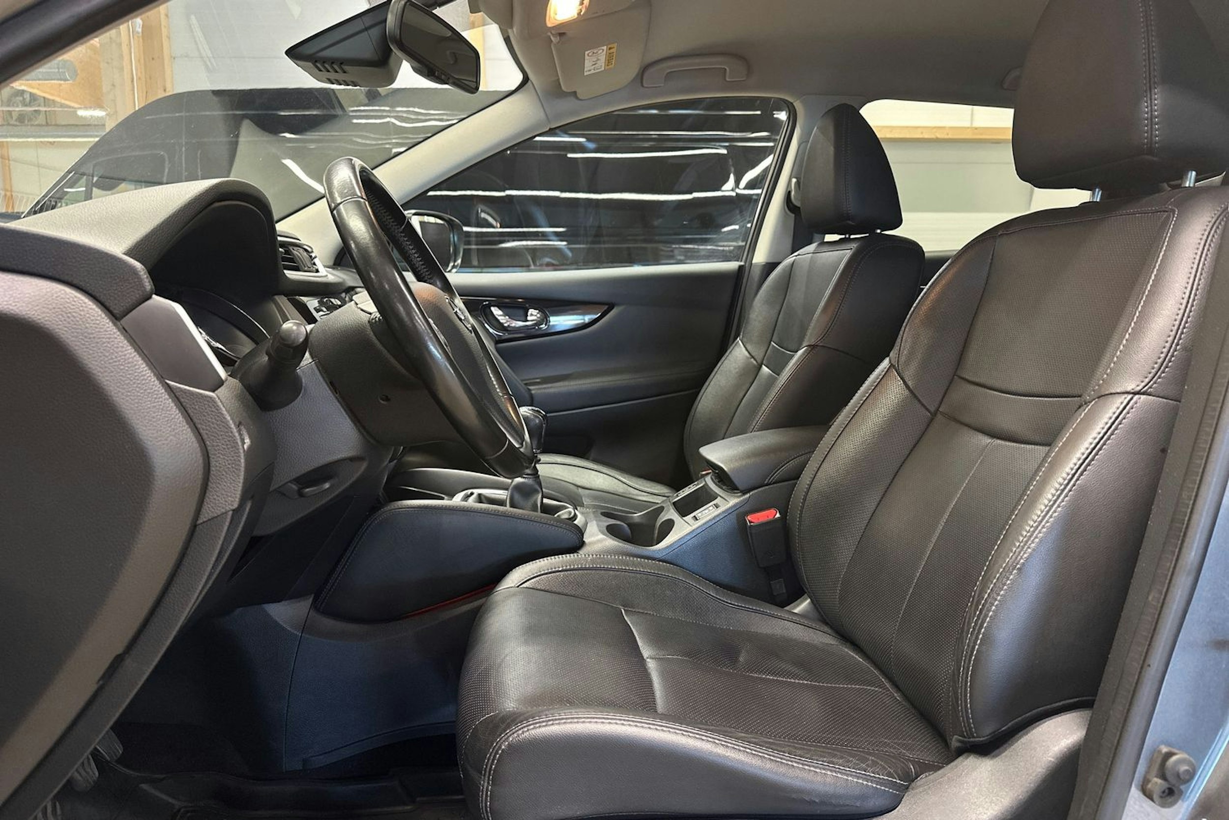 harmaa Nissan Qashqai 2016 kuva 17.