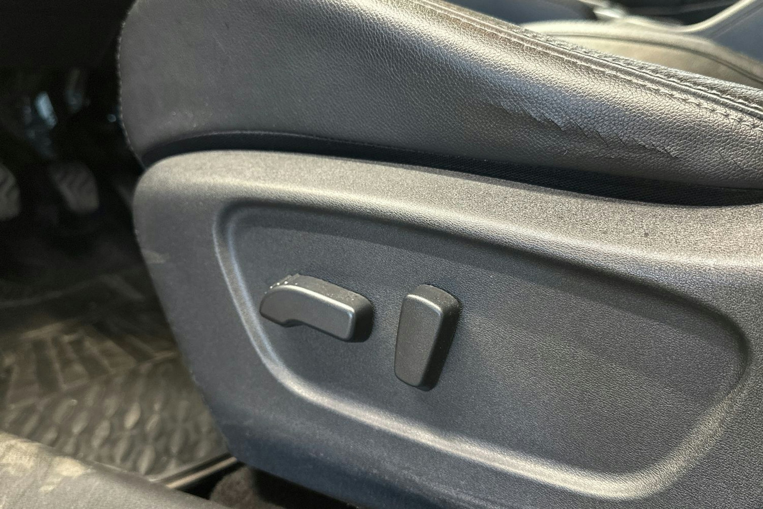 harmaa Nissan Qashqai 2016 kuva 18.