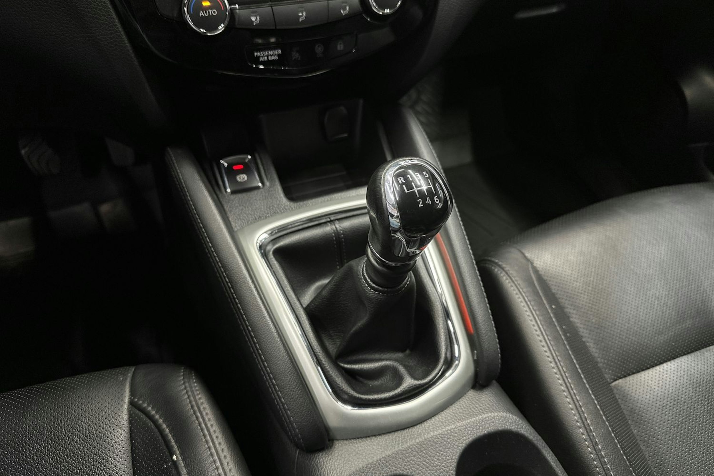 harmaa Nissan Qashqai 2016 kuva 24.