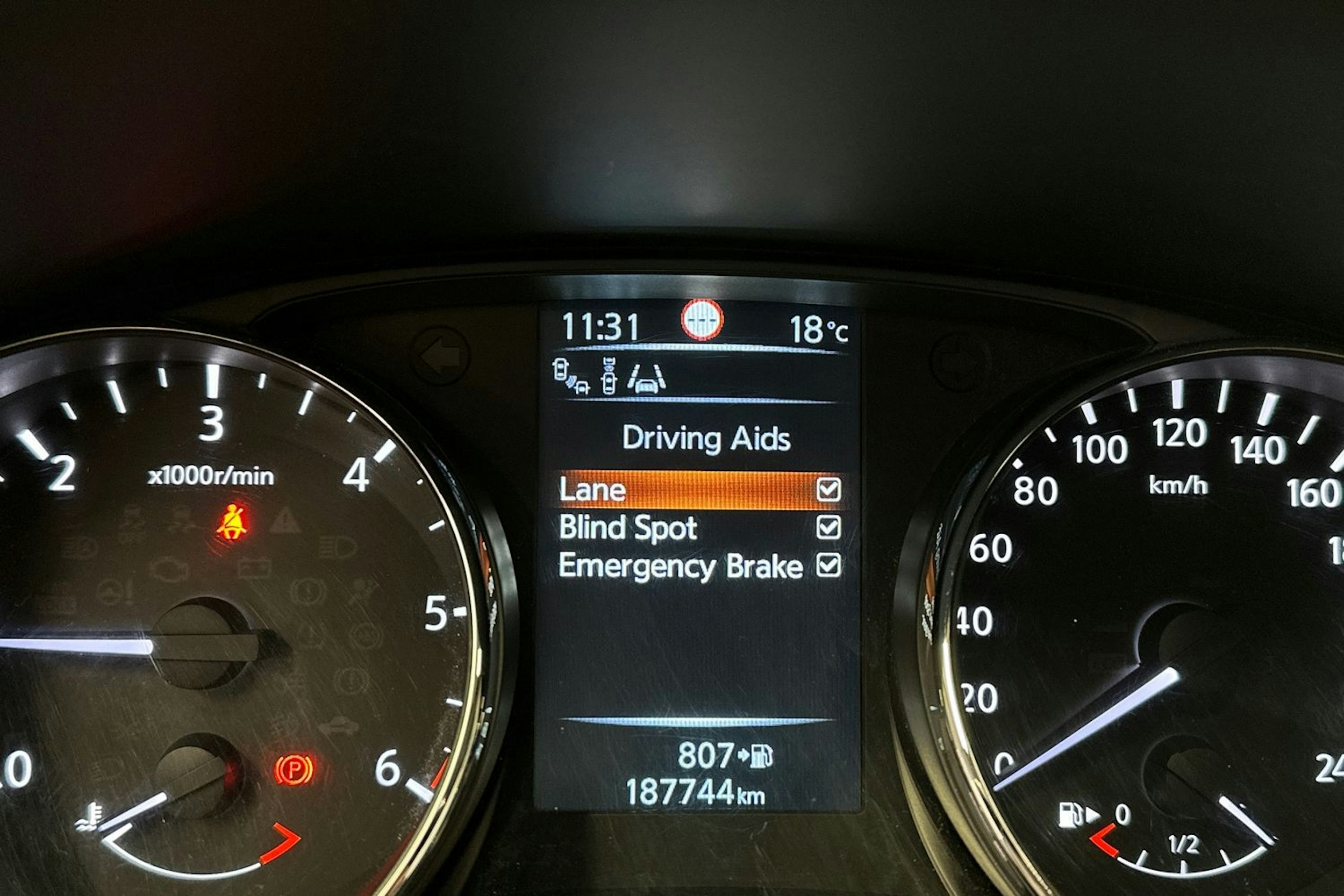 harmaa Nissan Qashqai 2016 kuva 27.