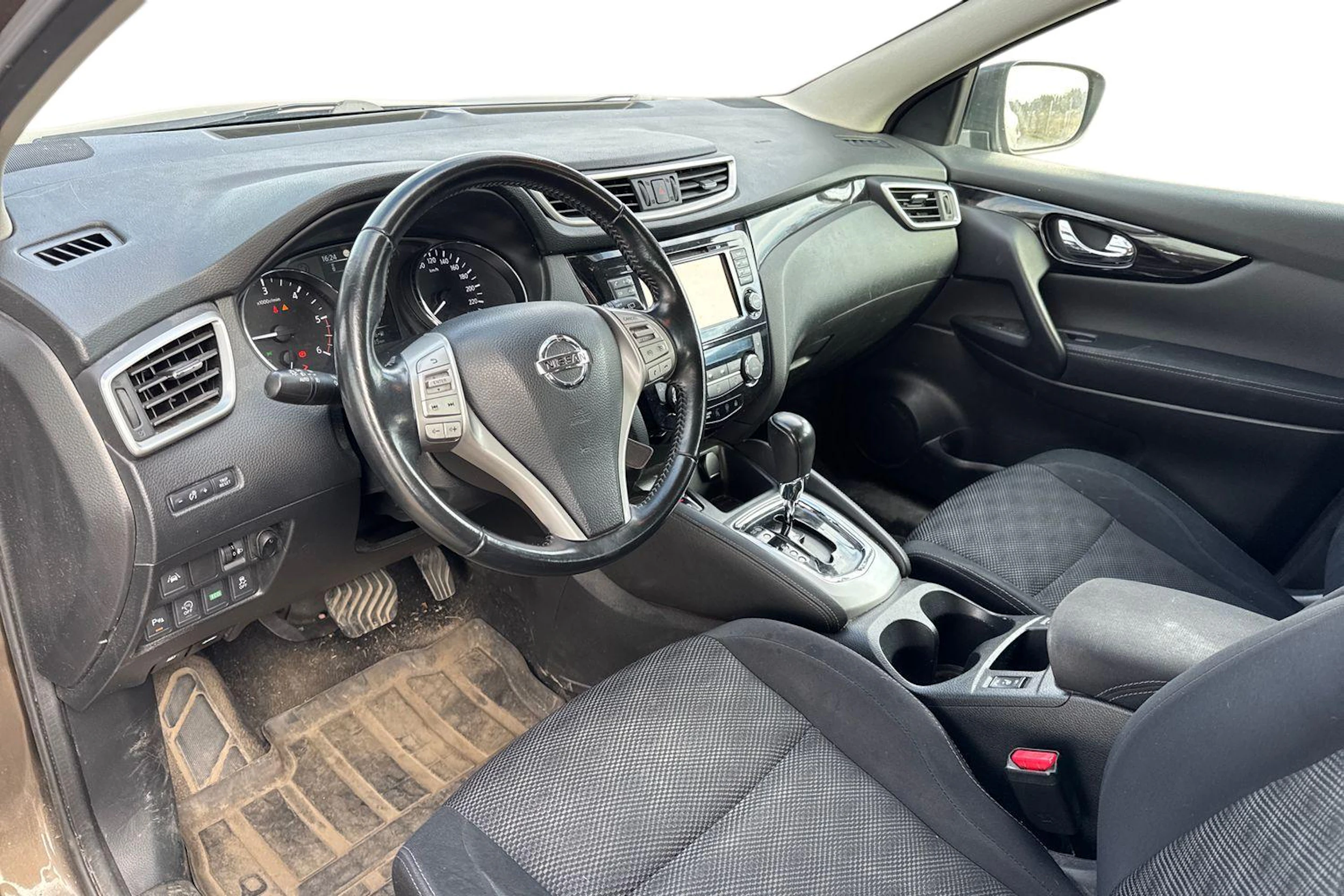 ruskea (beige) Nissan Qashqai 2016 kuva 3.