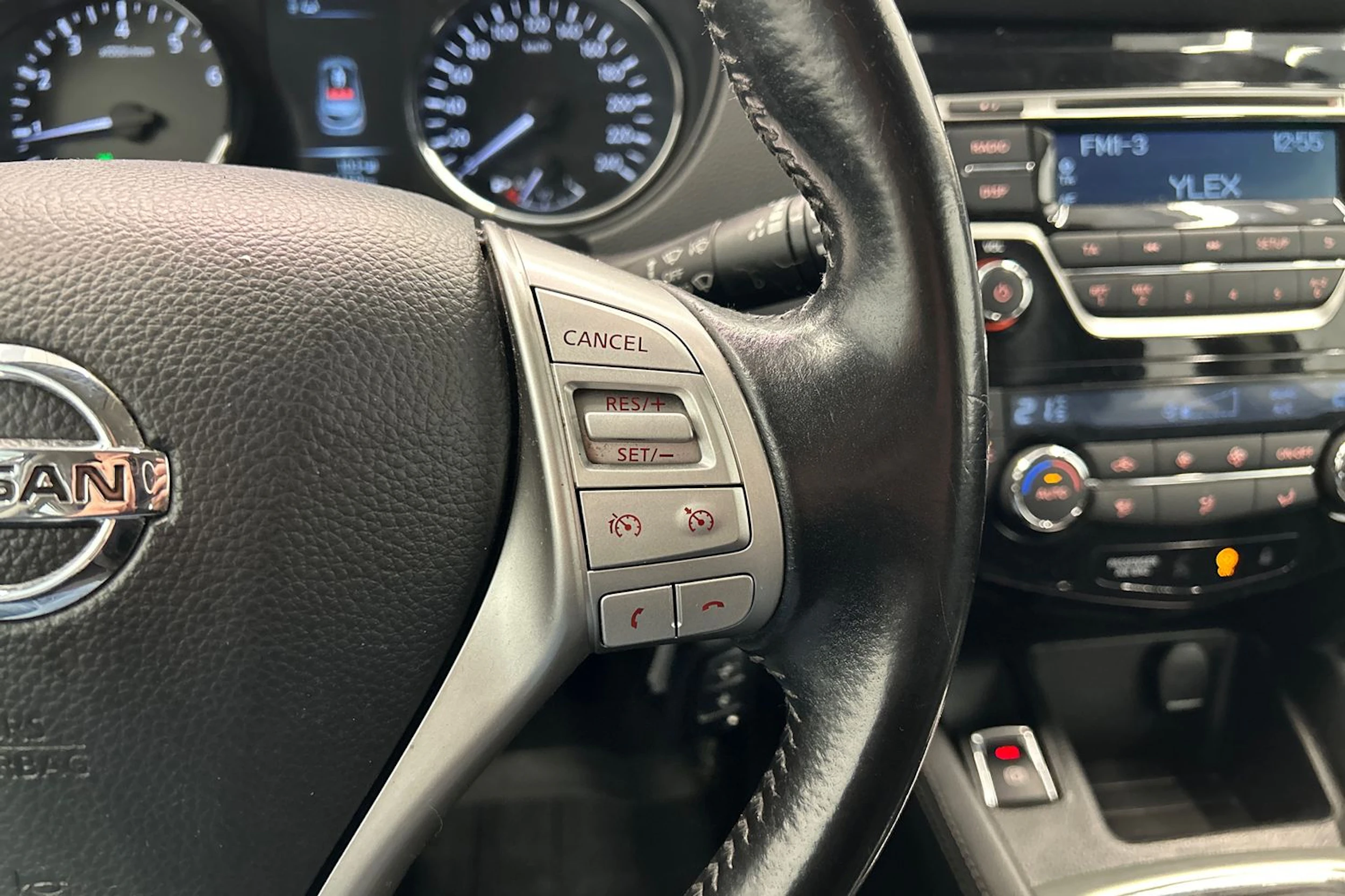 ruskea (beige) Nissan Qashqai 2016 kuva 12.
