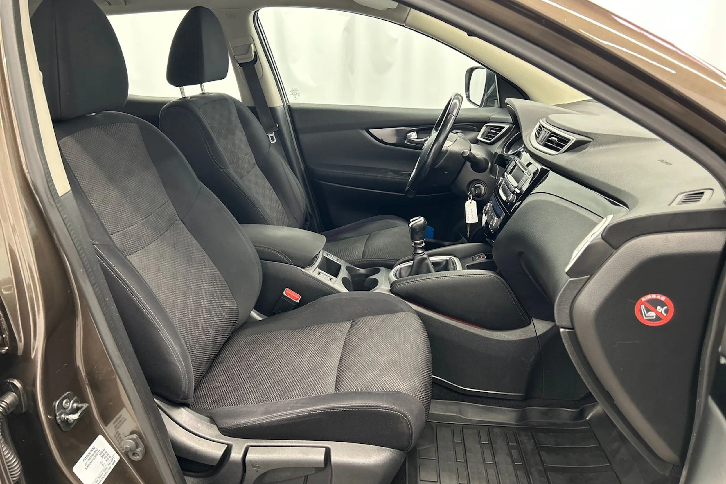 ruskea (beige) Nissan Qashqai 2016 kuva 17.