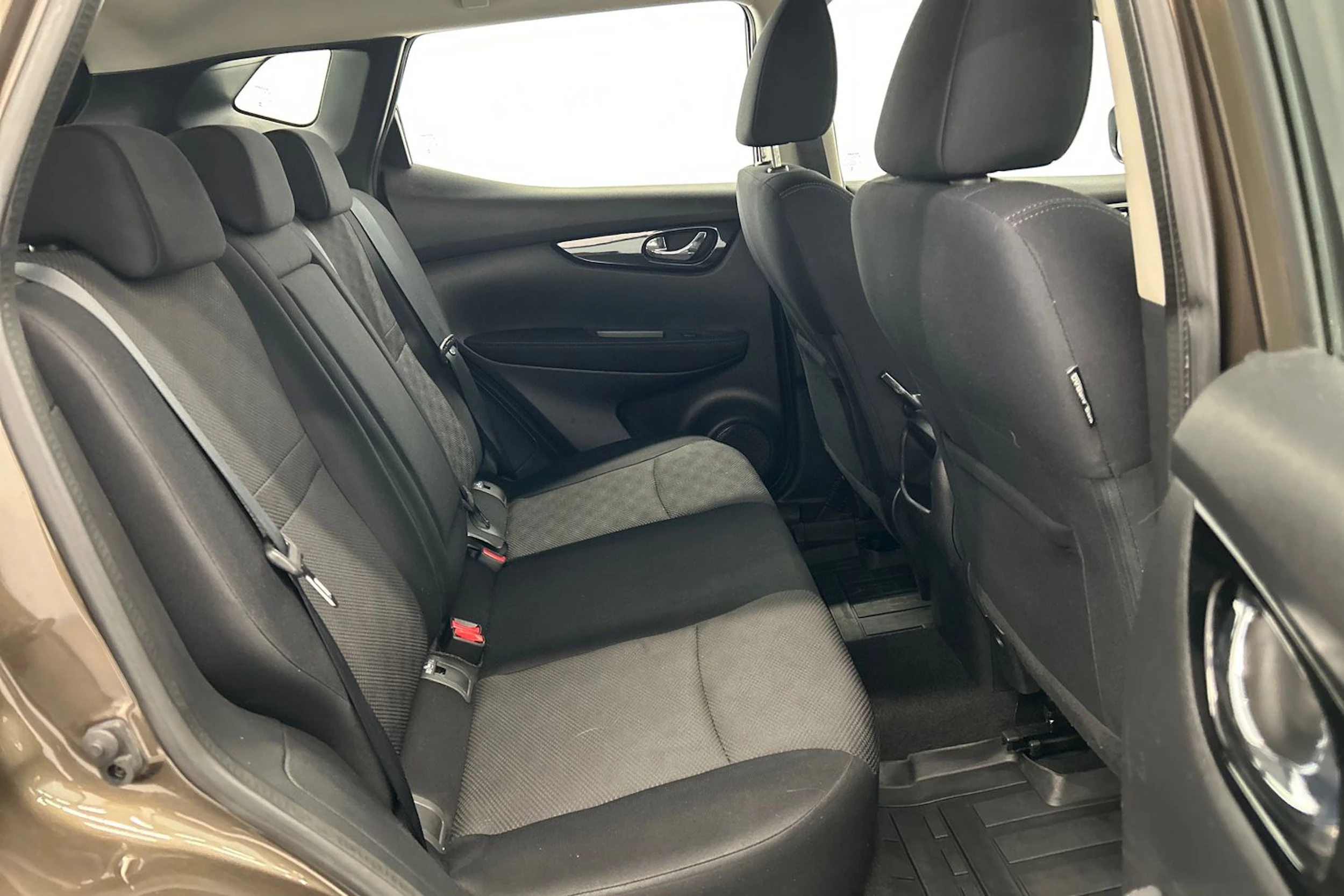 ruskea (beige) Nissan Qashqai 2016 kuva 18.