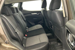 ruskea (beige) Nissan Qashqai 2016 kuva 18.