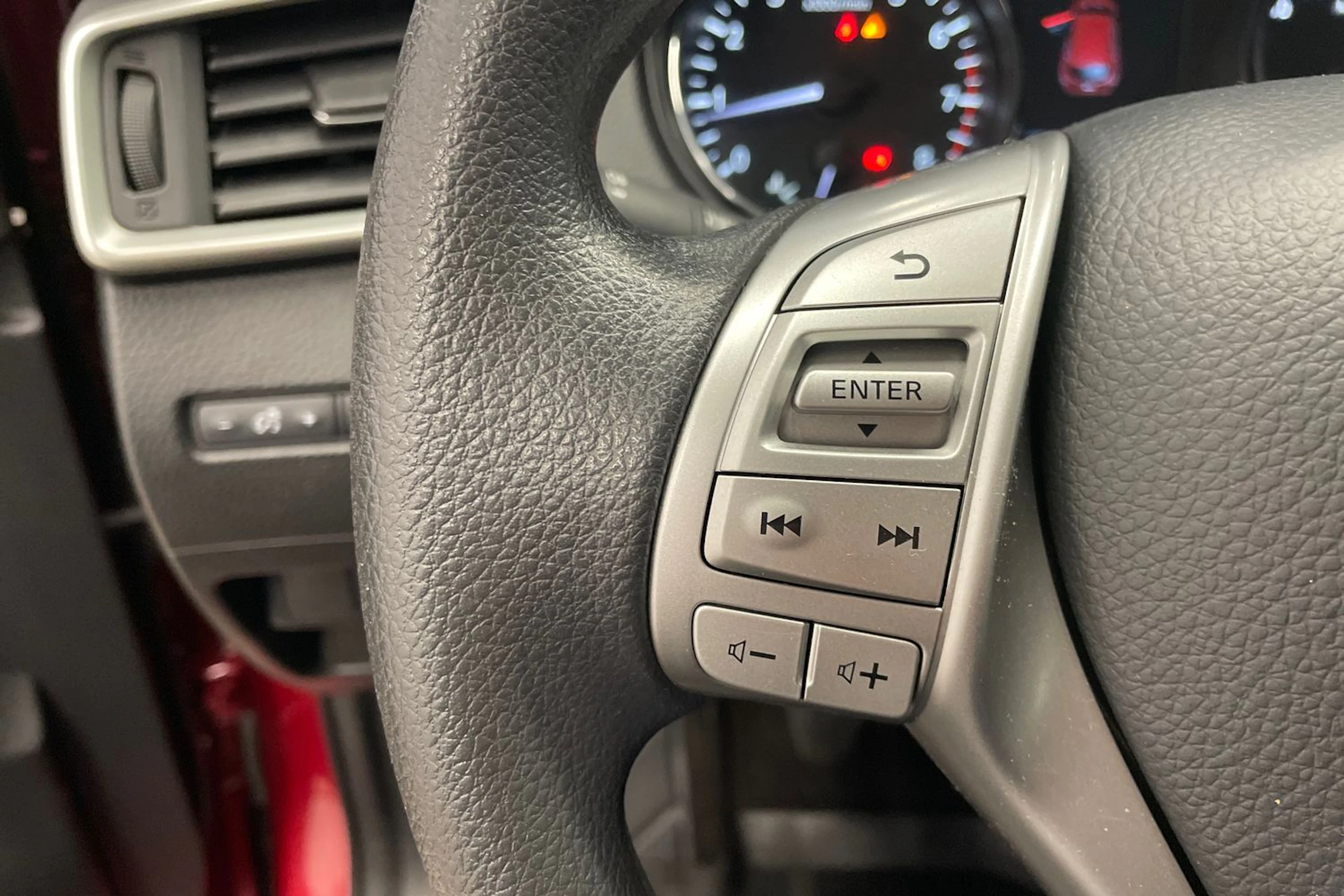 Punainen Nissan Qashqai 2016 kuva 13.