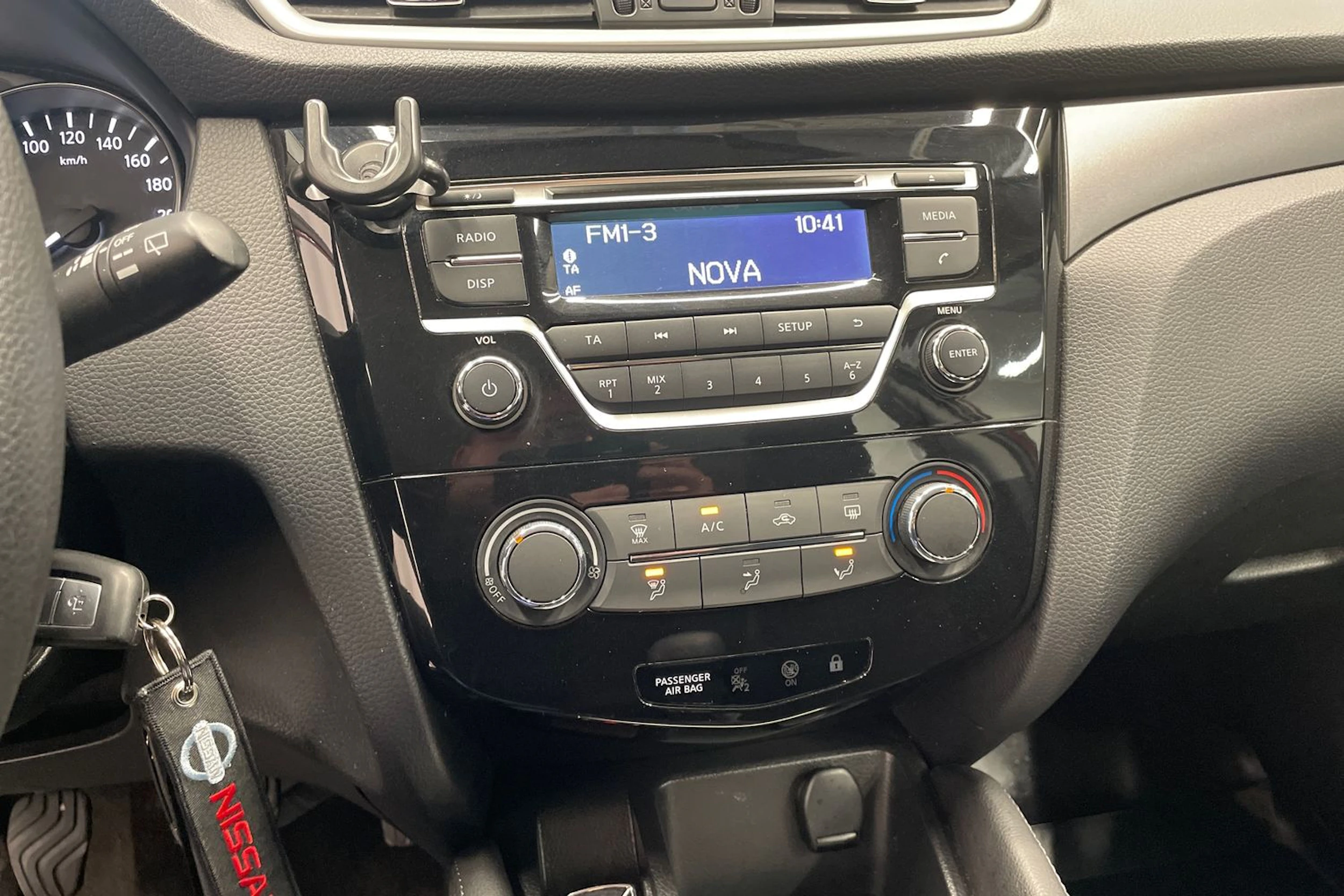 Punainen Nissan Qashqai 2016 kuva 14.
