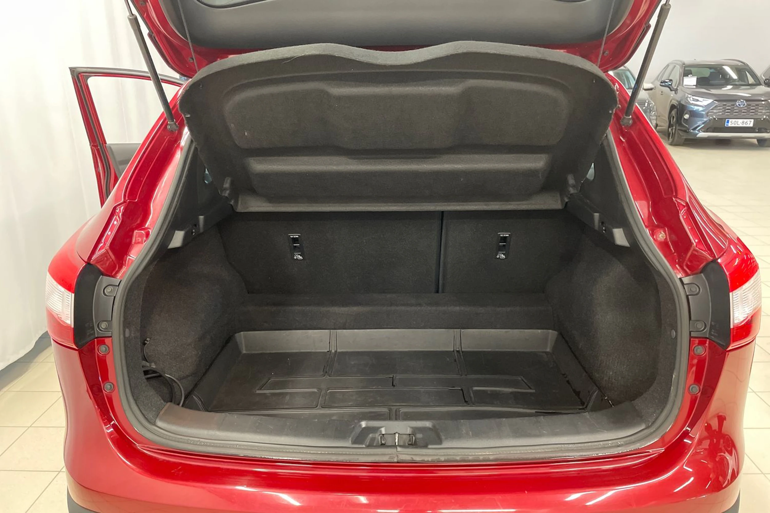 Punainen Nissan Qashqai 2016 kuva 16.