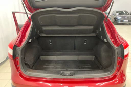 Punainen Nissan Qashqai 2016 kuva 16.
