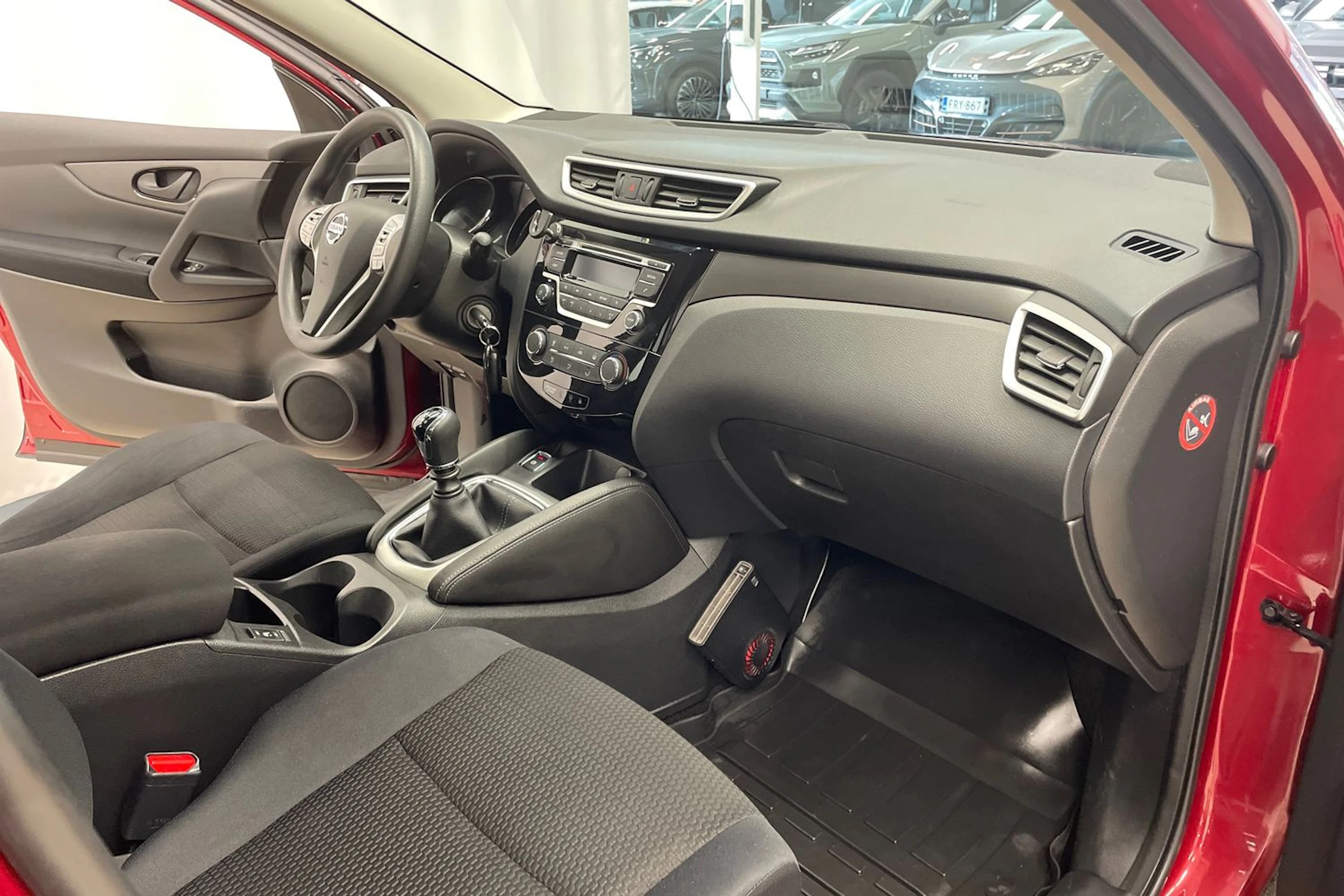 Punainen Nissan Qashqai 2016 kuva 19.