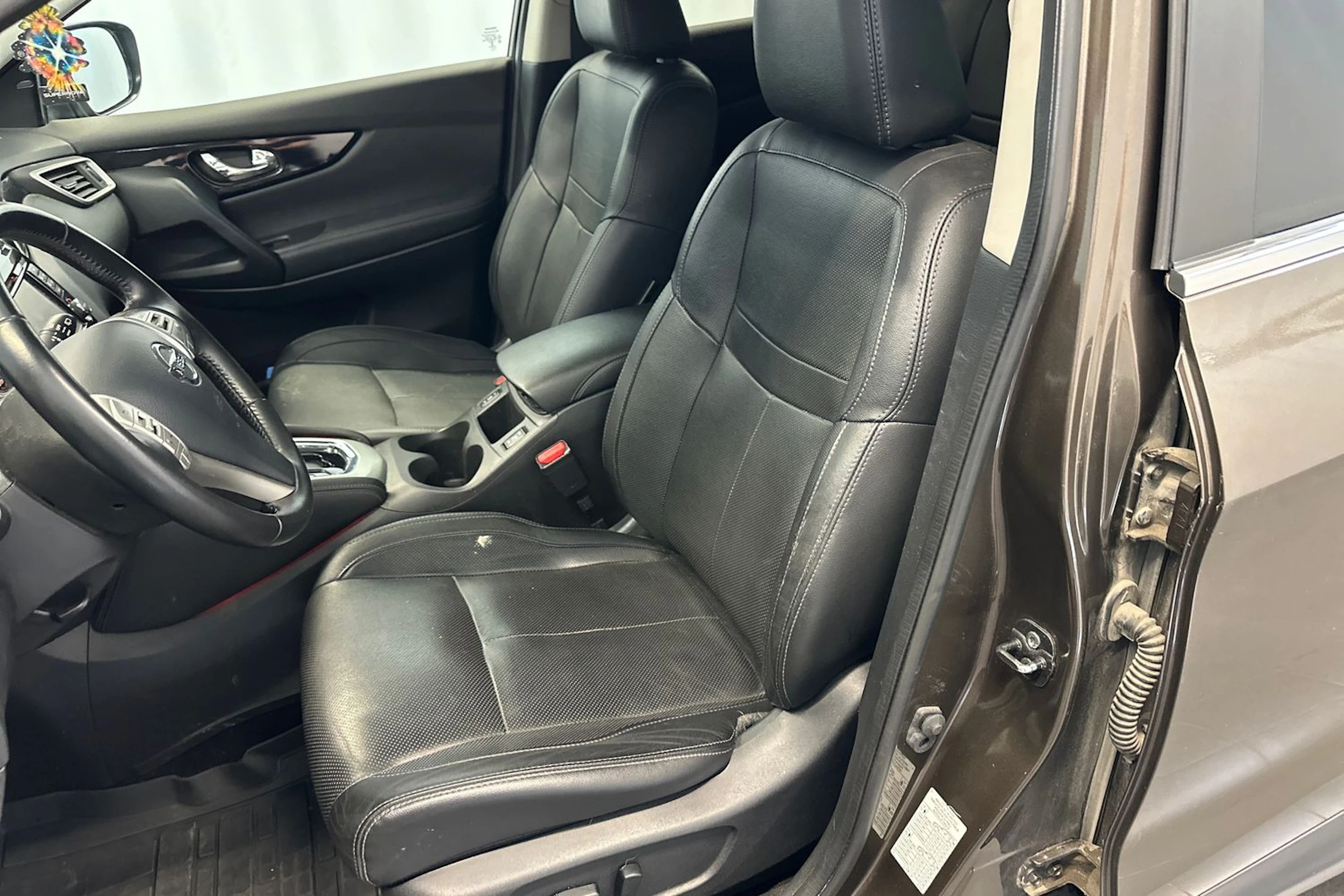 Ruskea (beige) Nissan Qashqai 2016 kuva 11.