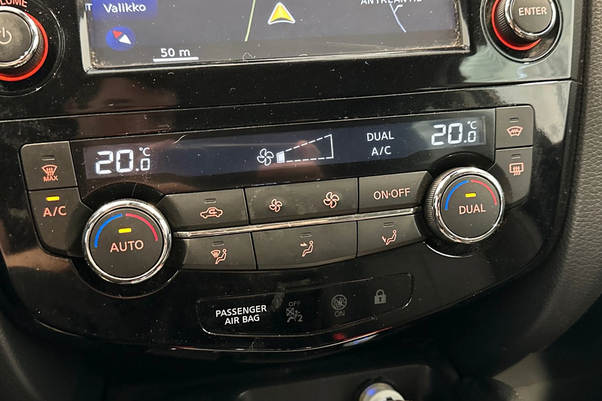 Ruskea (beige) Nissan Qashqai 2016 kuva 17.