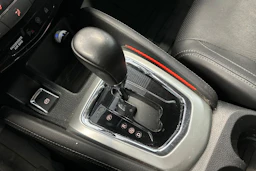 Ruskea (beige) Nissan Qashqai 2016 kuva 18.