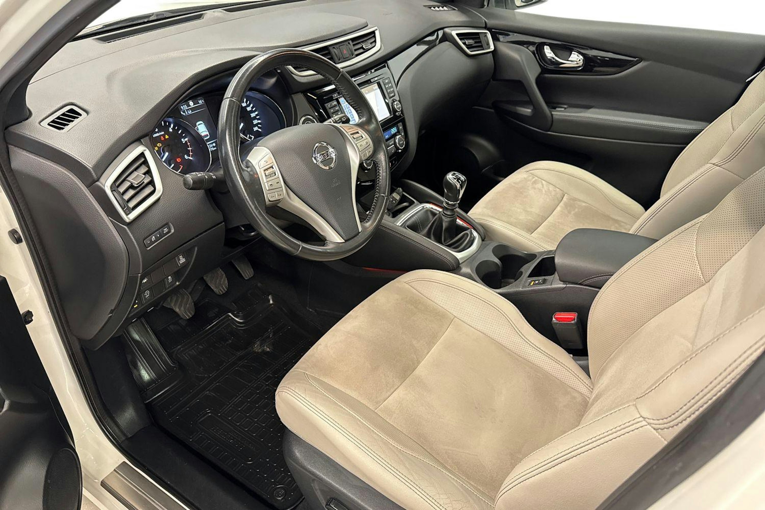 valkoinen Nissan Qashqai 2016 kuva 7.