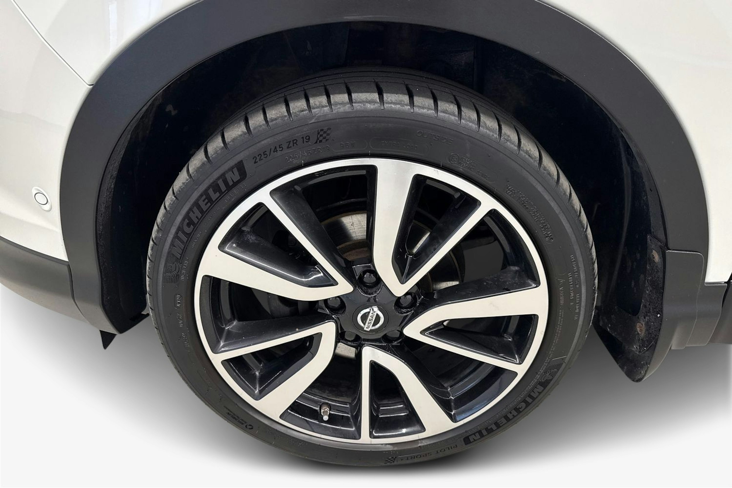 valkoinen Nissan Qashqai 2016 kuva 11.