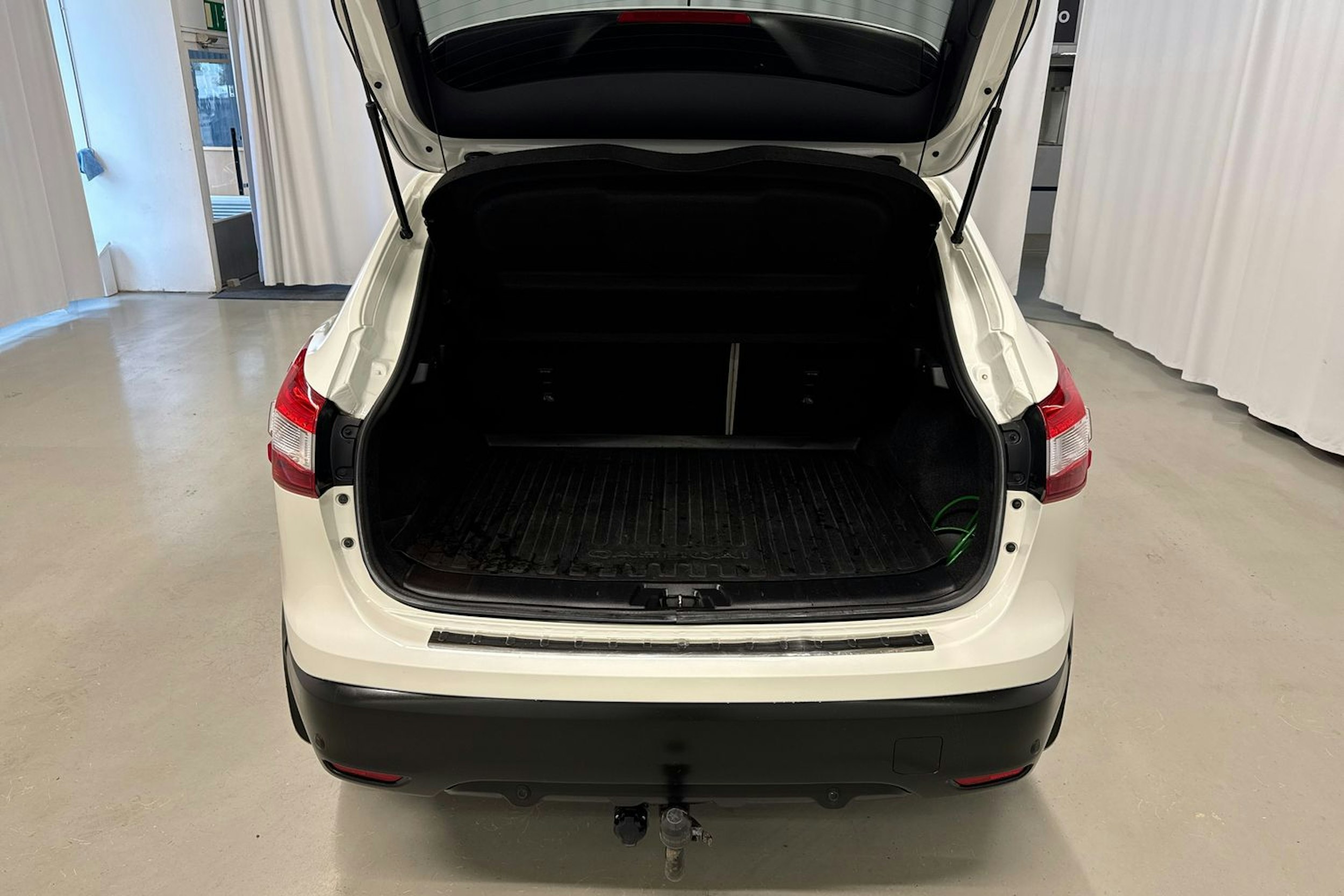 valkoinen Nissan Qashqai 2016 kuva 15.