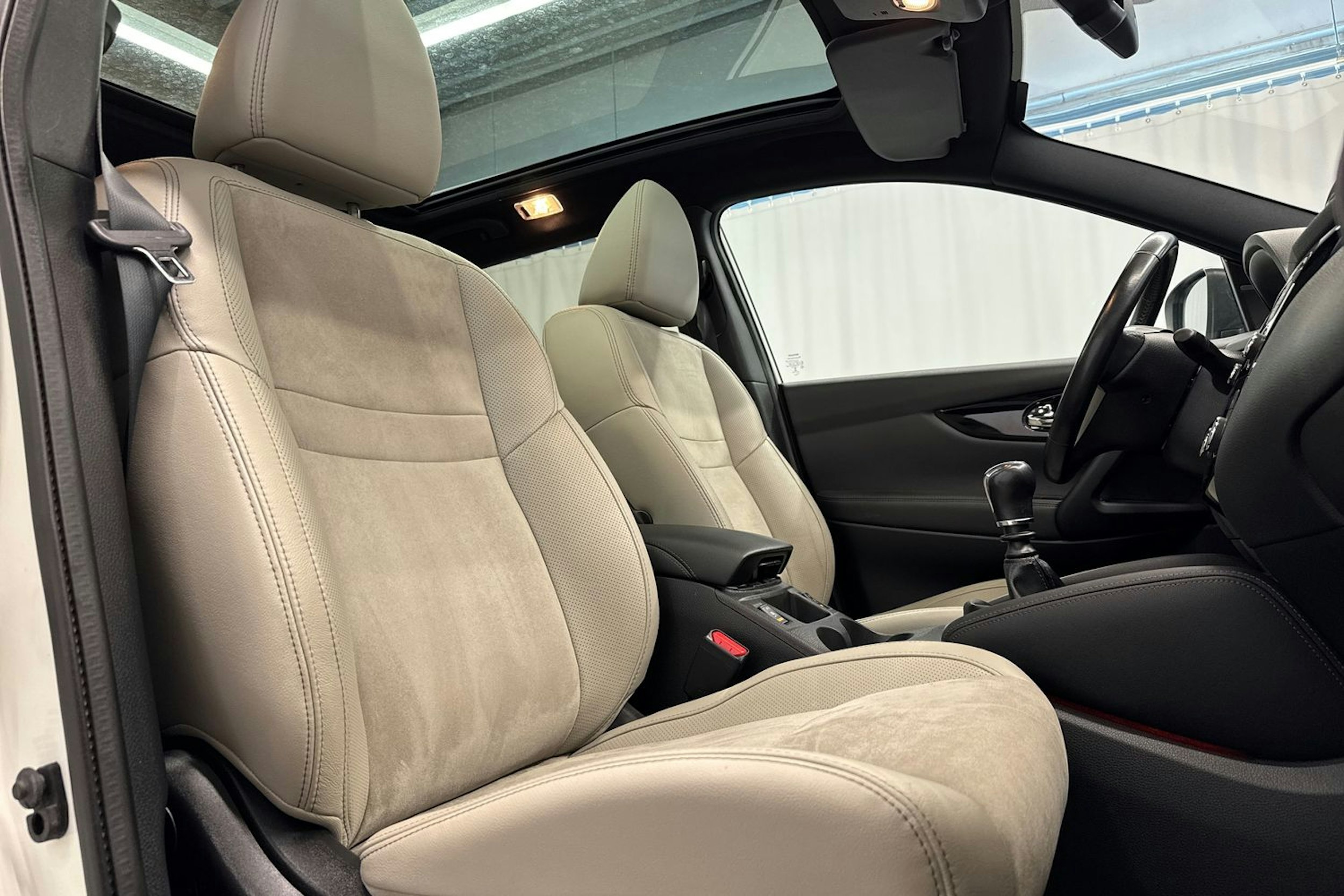 valkoinen Nissan Qashqai 2016 kuva 33.