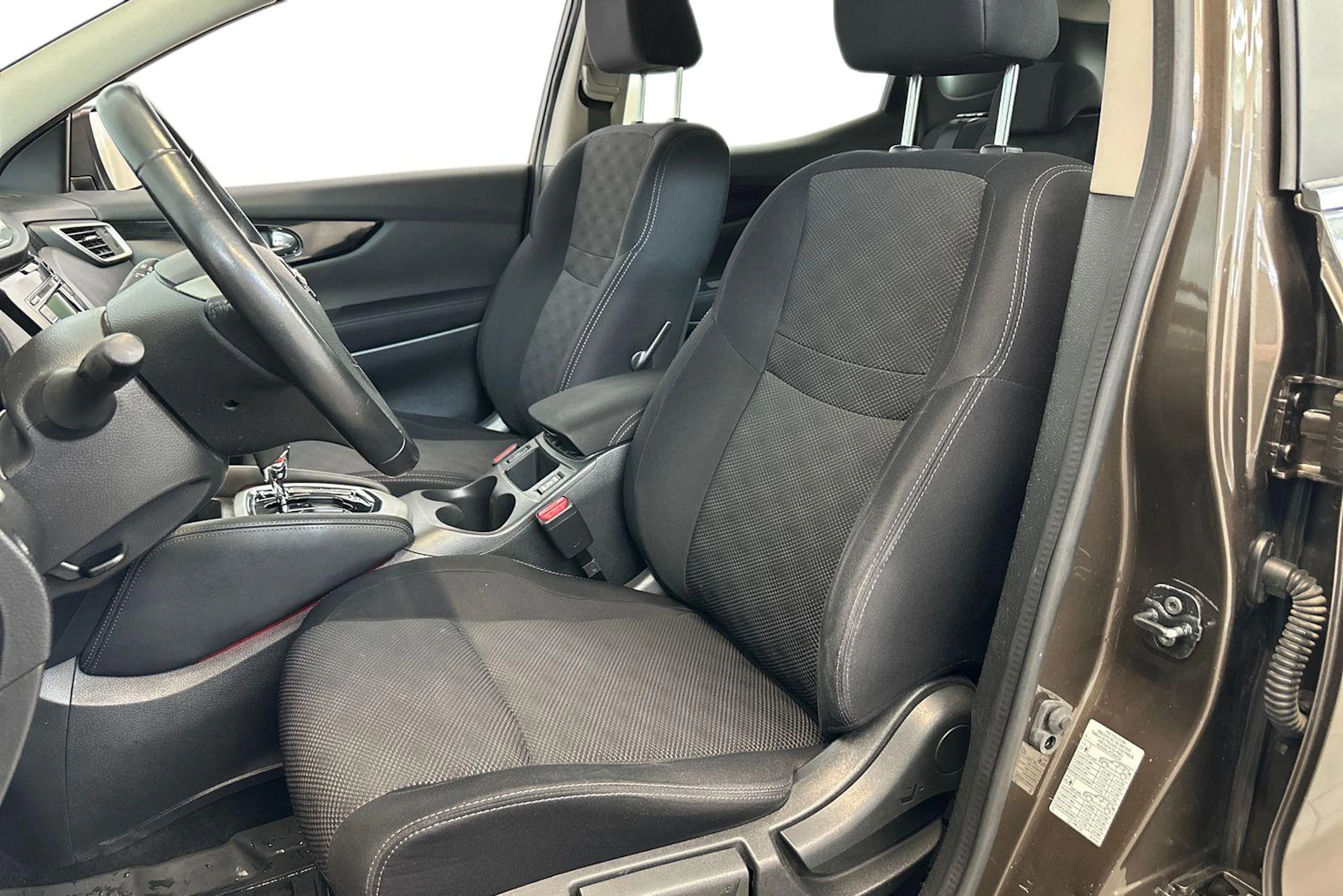 ruskea (beige) Nissan Qashqai 2016 kuva 7.