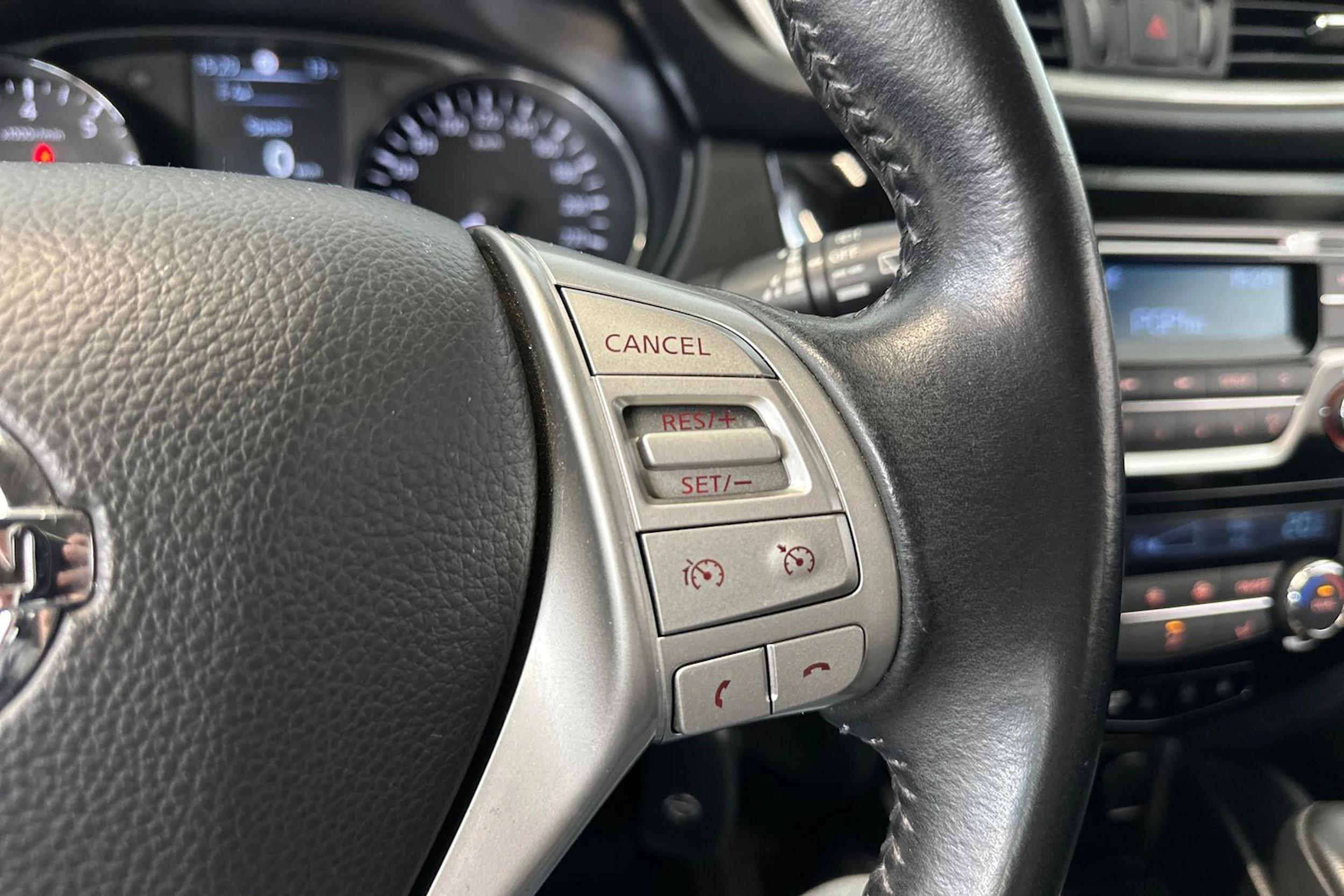 ruskea (beige) Nissan Qashqai 2016 kuva 18.