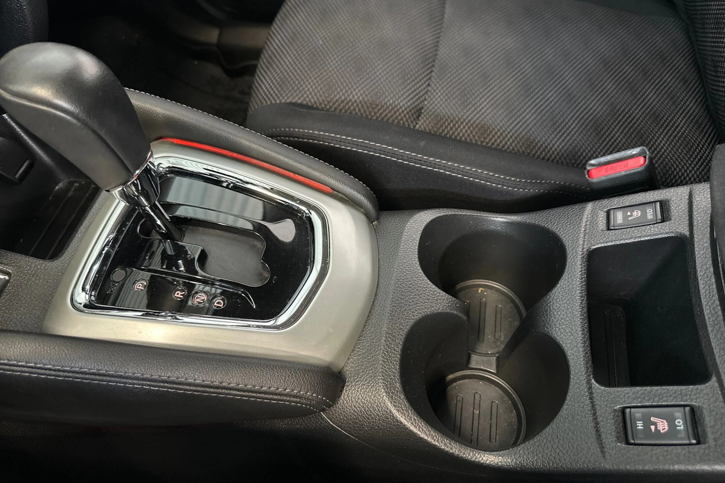 ruskea (beige) Nissan Qashqai 2016 kuva 20.