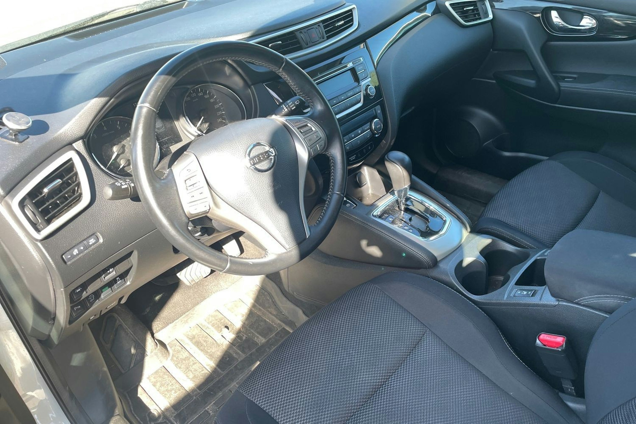met. valkoinen Nissan Qashqai 2016 kuva 3.
