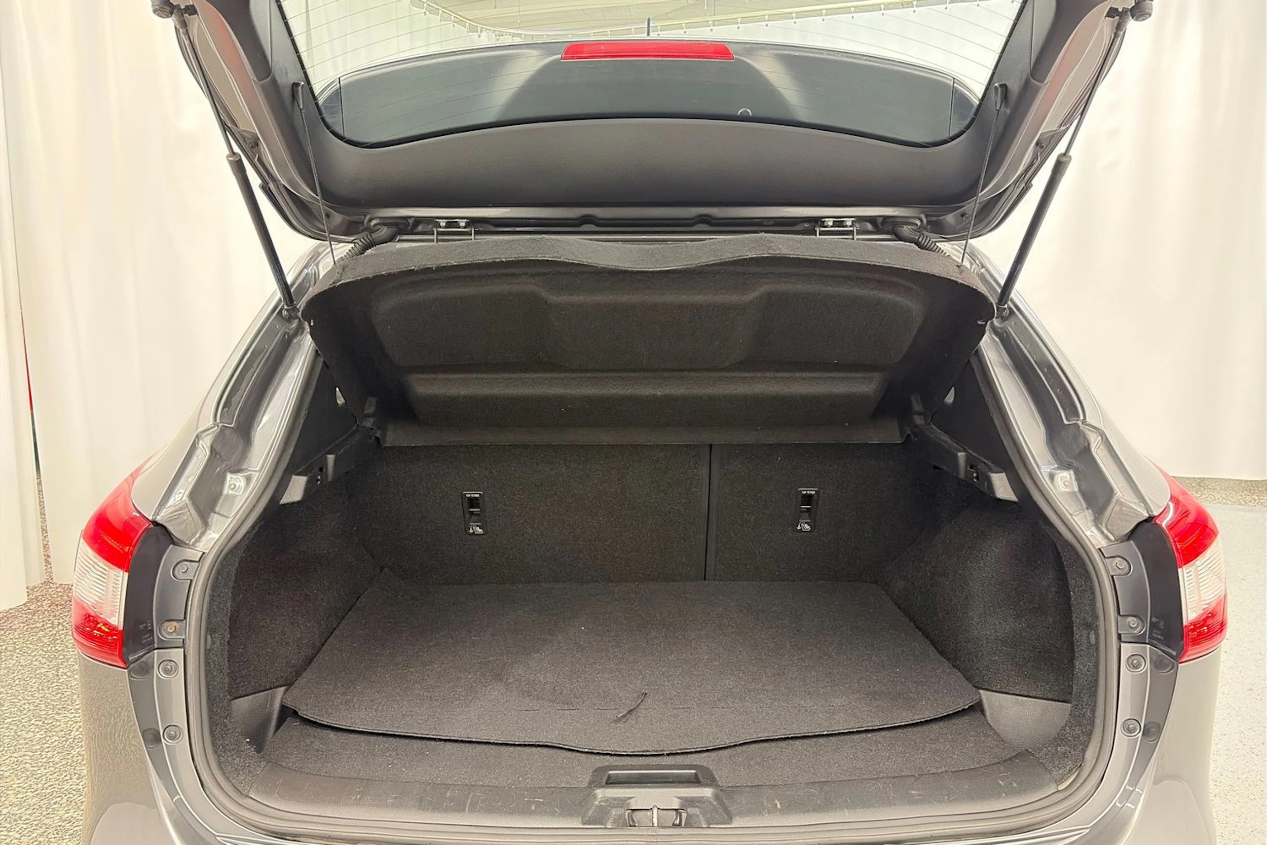 harmaa Nissan Qashqai 2016 kuva 11.