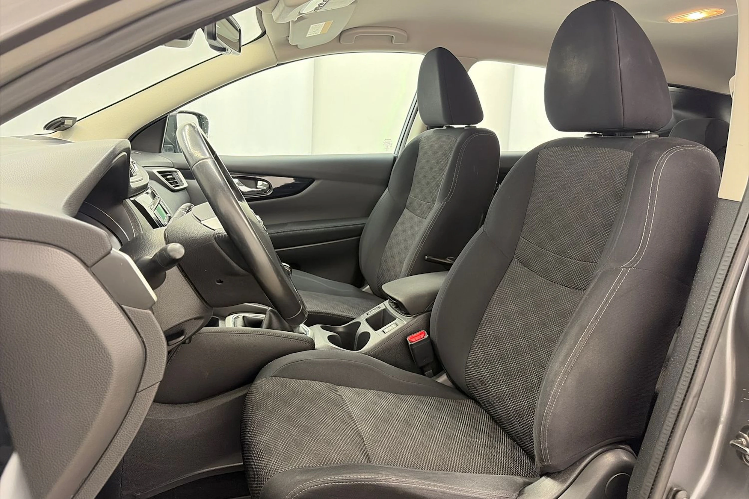harmaa Nissan Qashqai 2016 kuva 12.